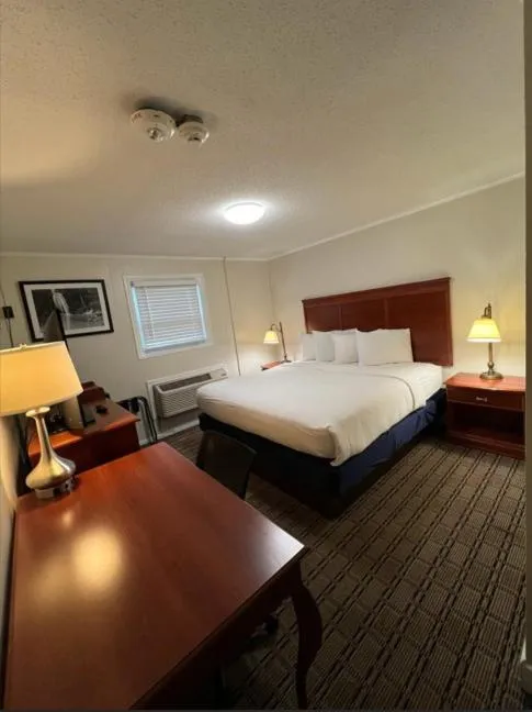 Bed in River Valley Inn