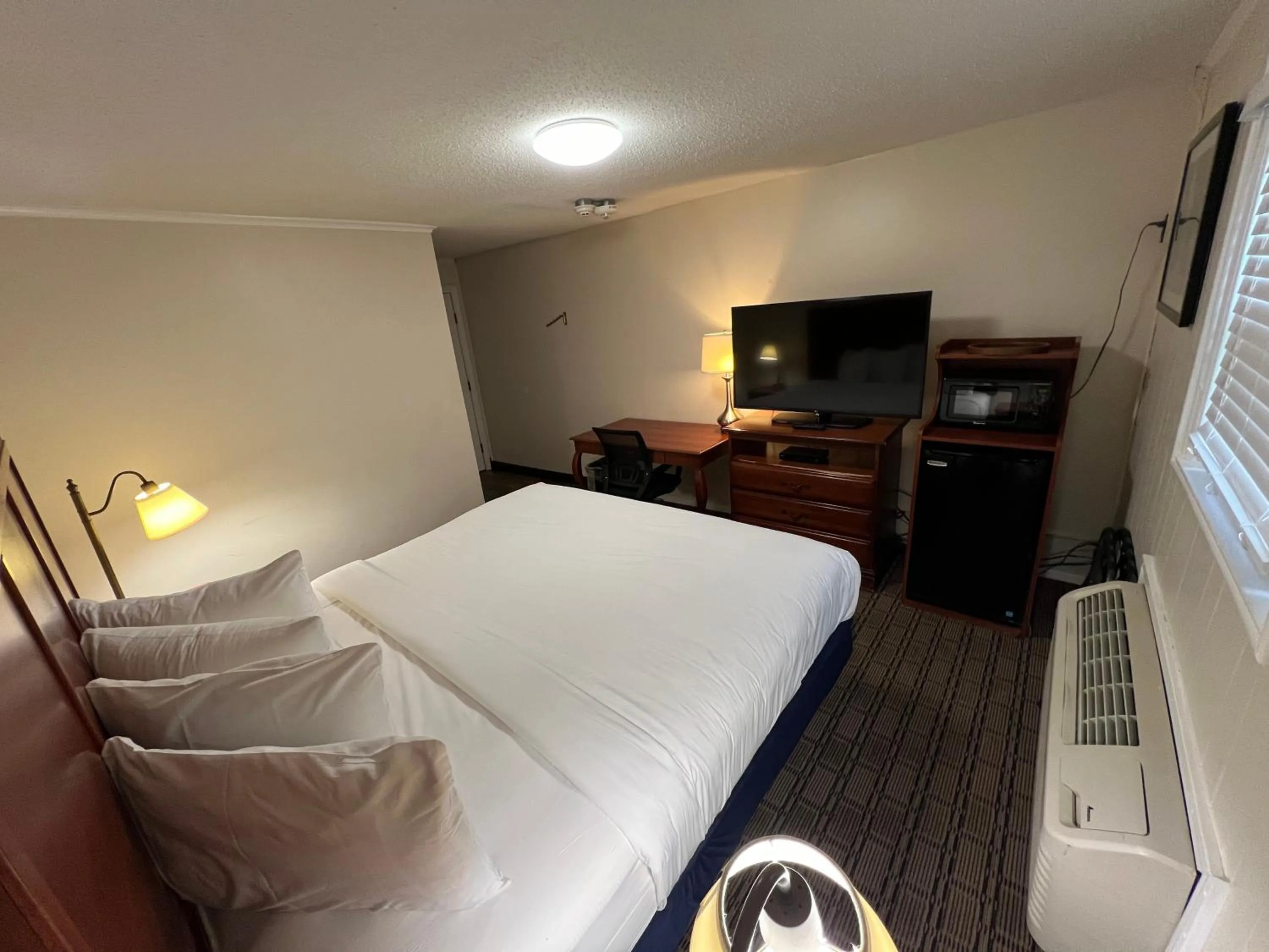 Bed in River Valley Inn