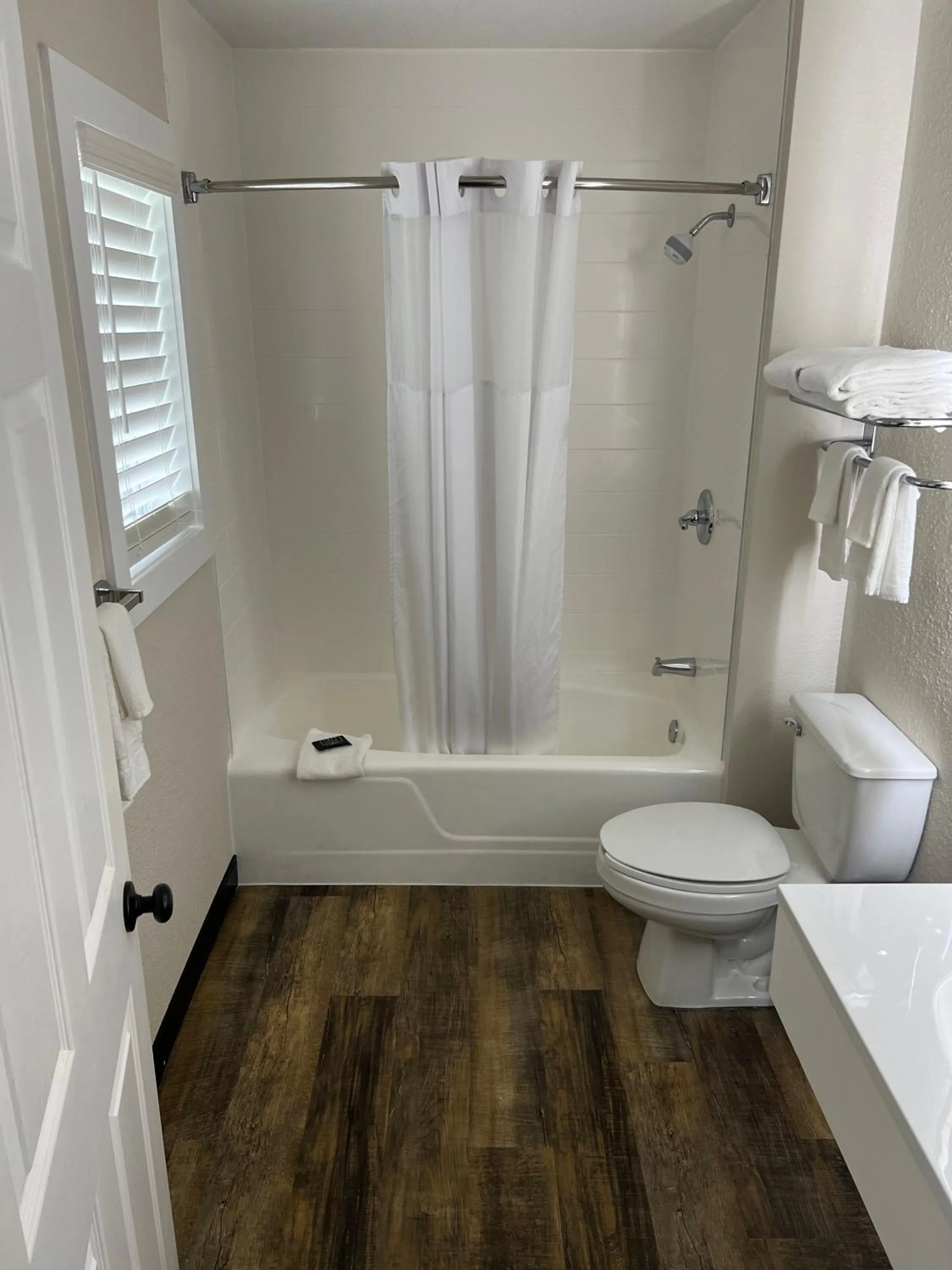 Shower in River Valley Inn