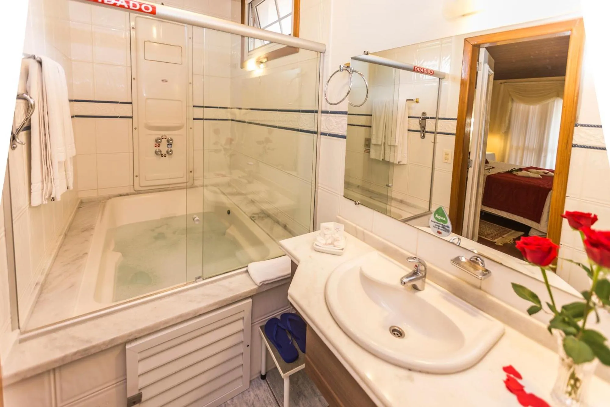 Hot Tub in Hotel Villa Michelon