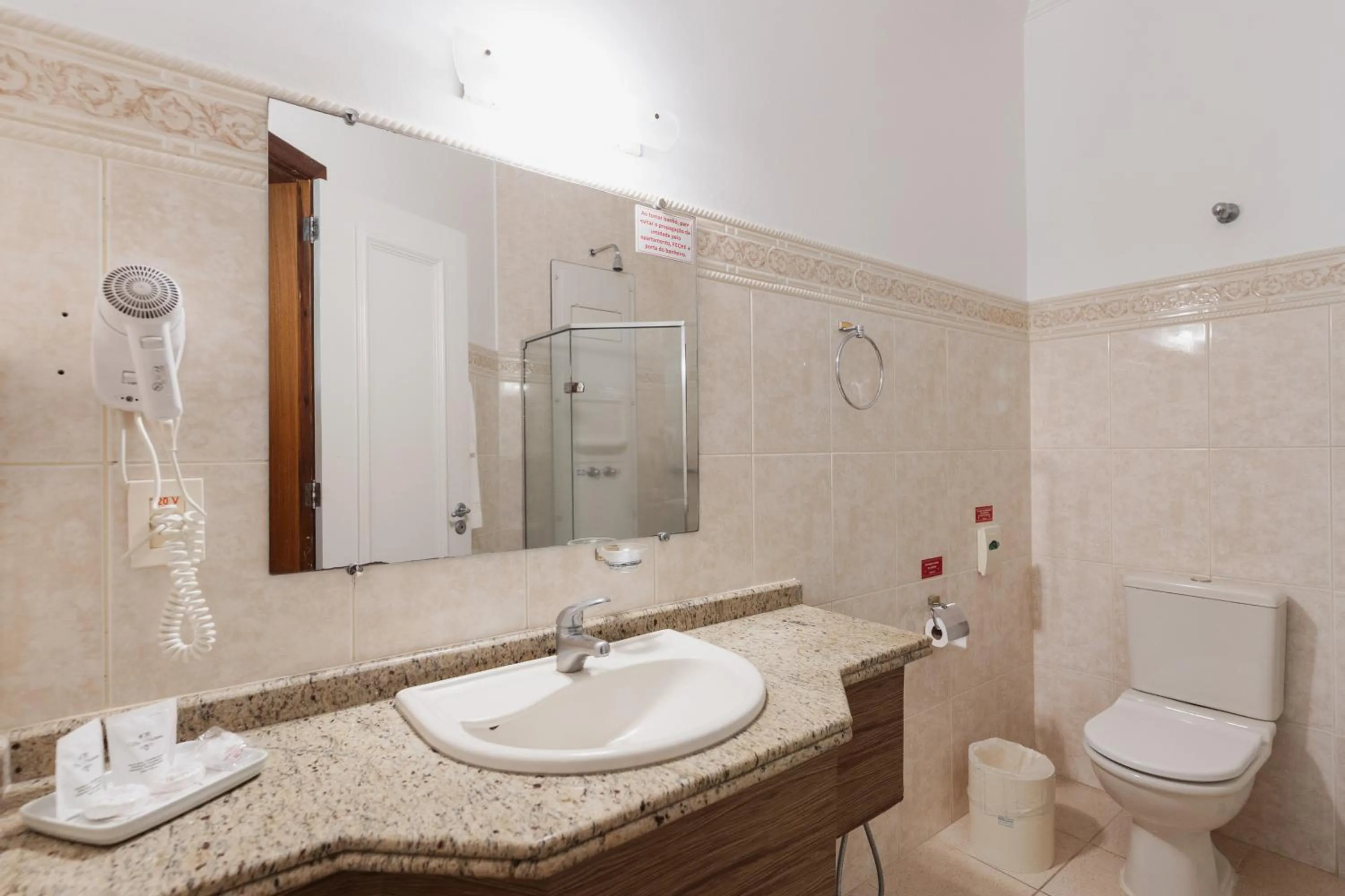 Bathroom in Hotel Villa Michelon