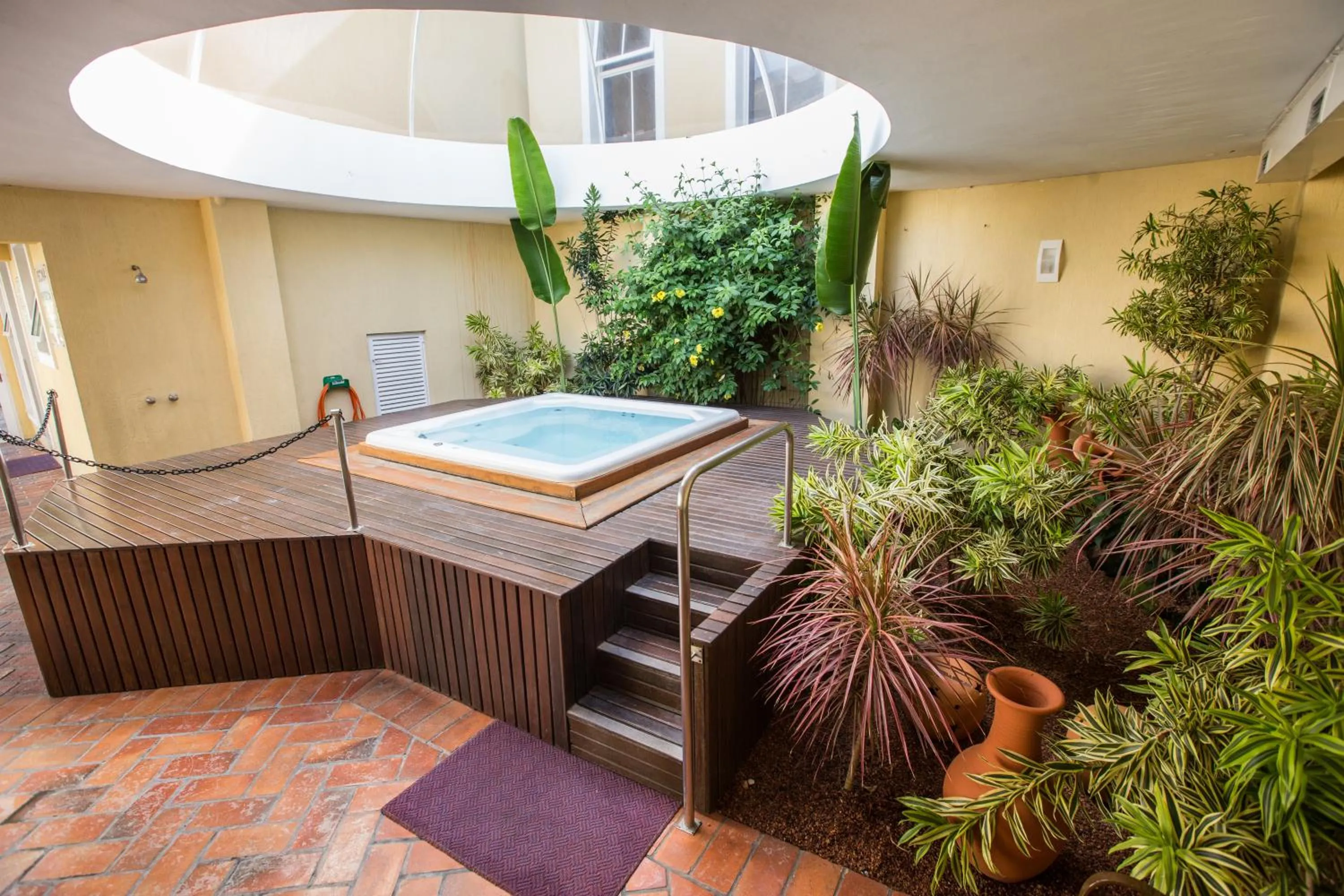 Hot Tub in Hotel Villa Michelon
