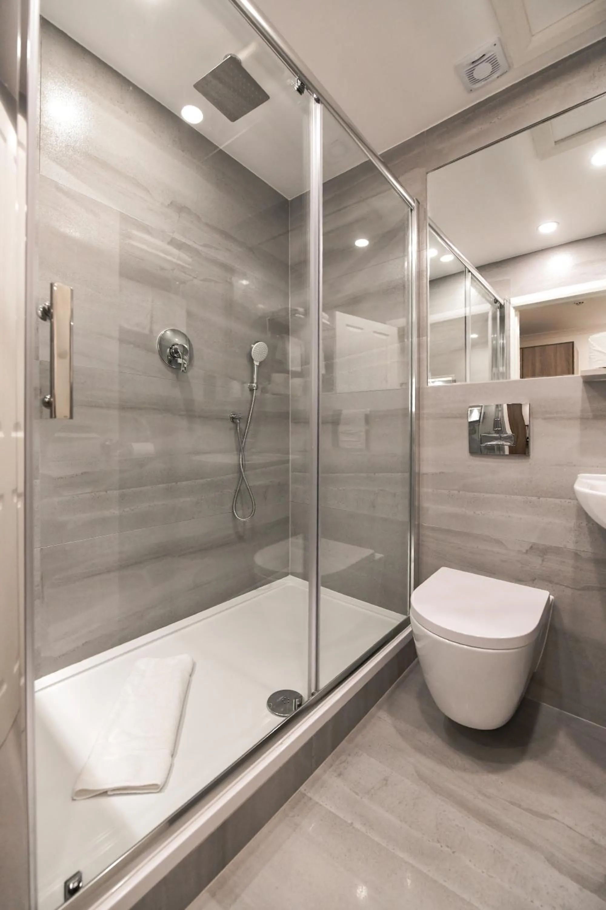 Bathroom in Park Avenue Bayswater Inn Hyde Park