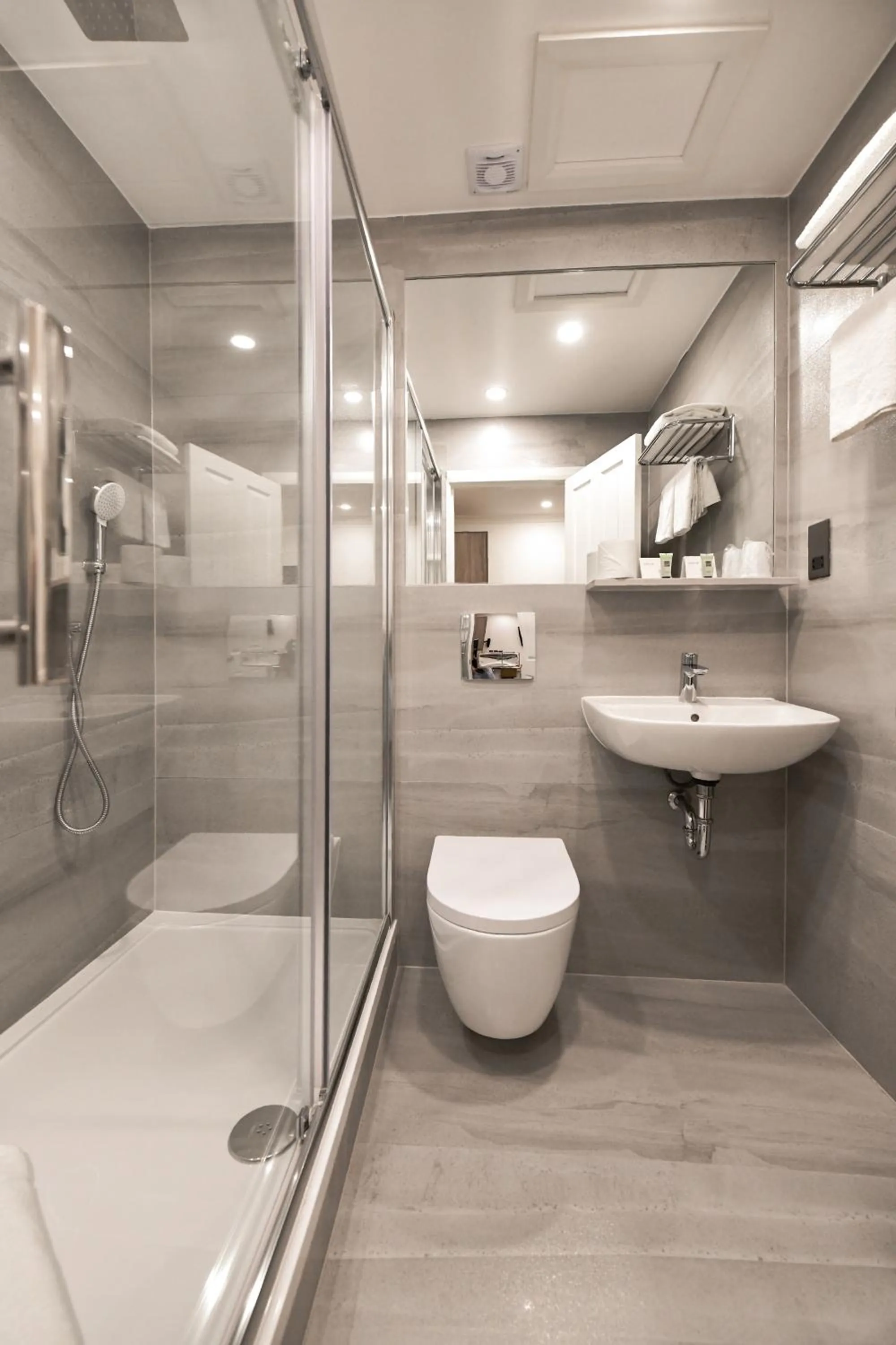 Bathroom in Park Avenue Bayswater Inn Hyde Park