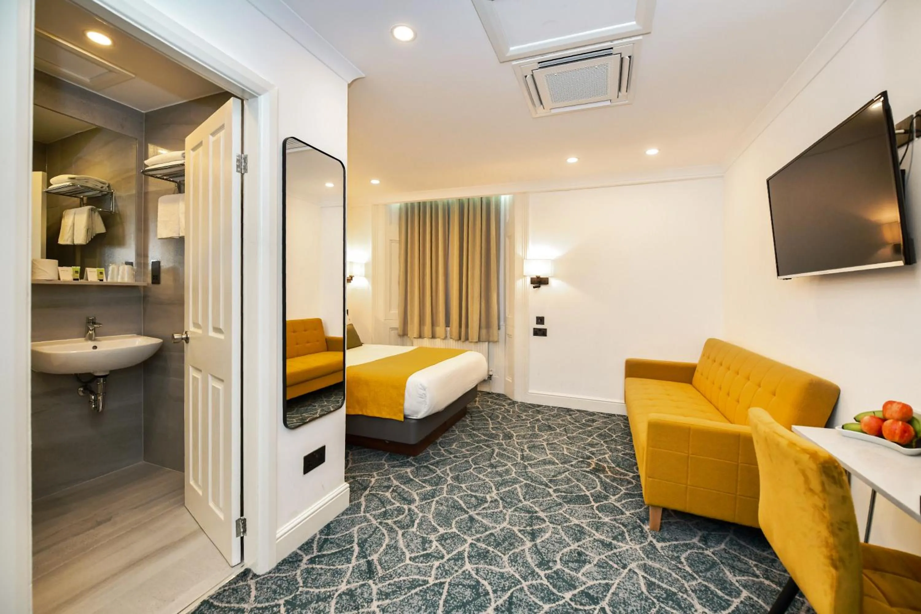 Bedroom, Bed in Park Avenue Bayswater Inn Hyde Park