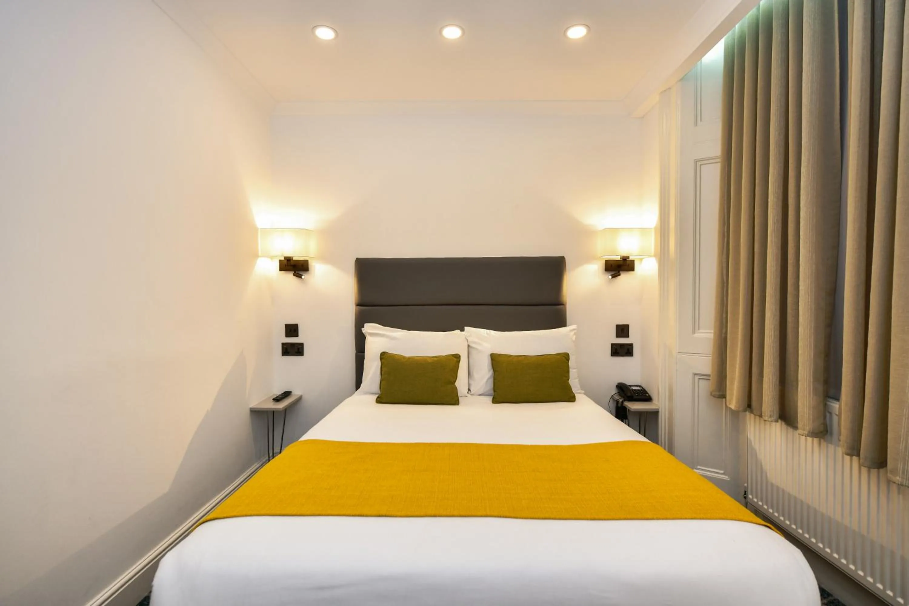 Bedroom, Bed in Park Avenue Bayswater Inn Hyde Park