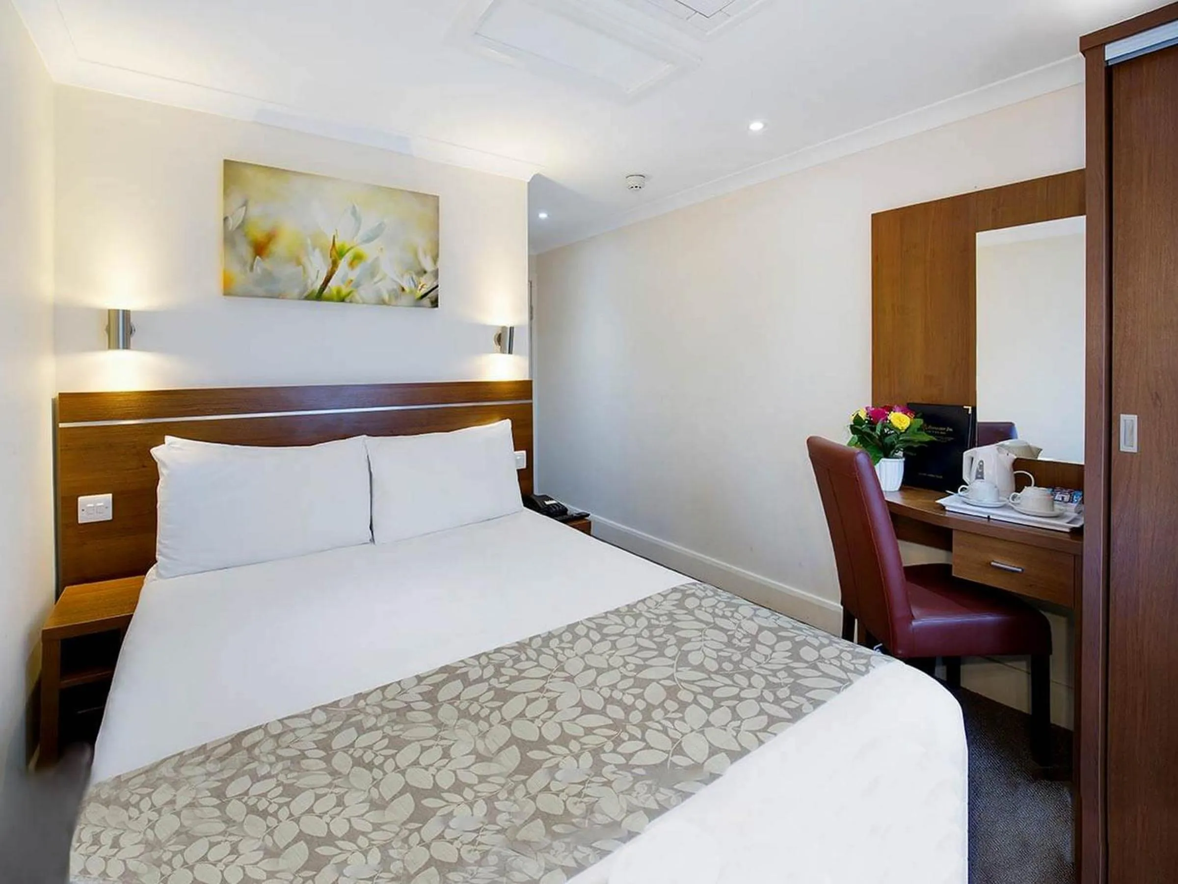 People, Bed in Park Avenue Bayswater Inn Hyde Park