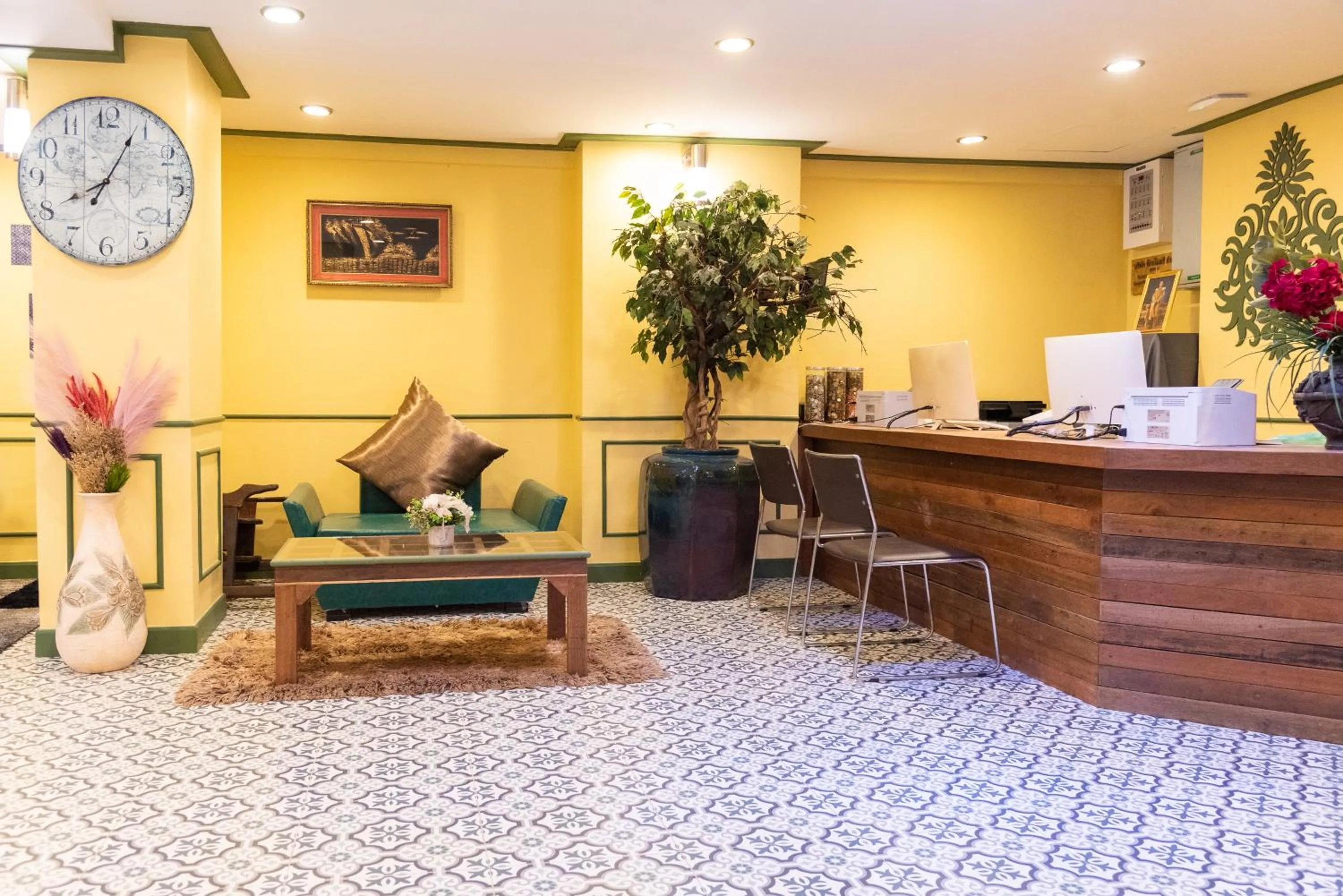 Seating area in 75 Paradise Lane Managed by Loft Group