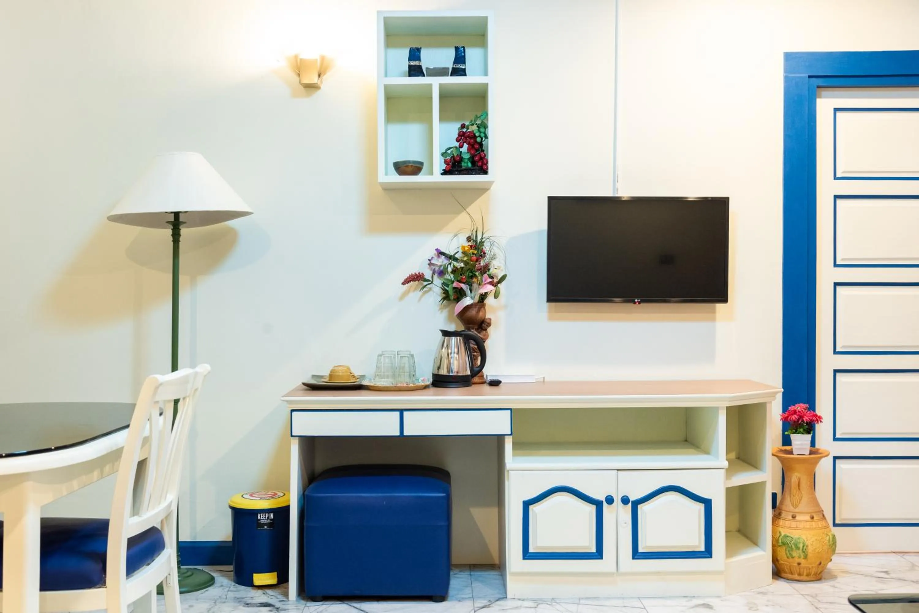 TV and multimedia in 75 Paradise Lane Managed by Loft Group