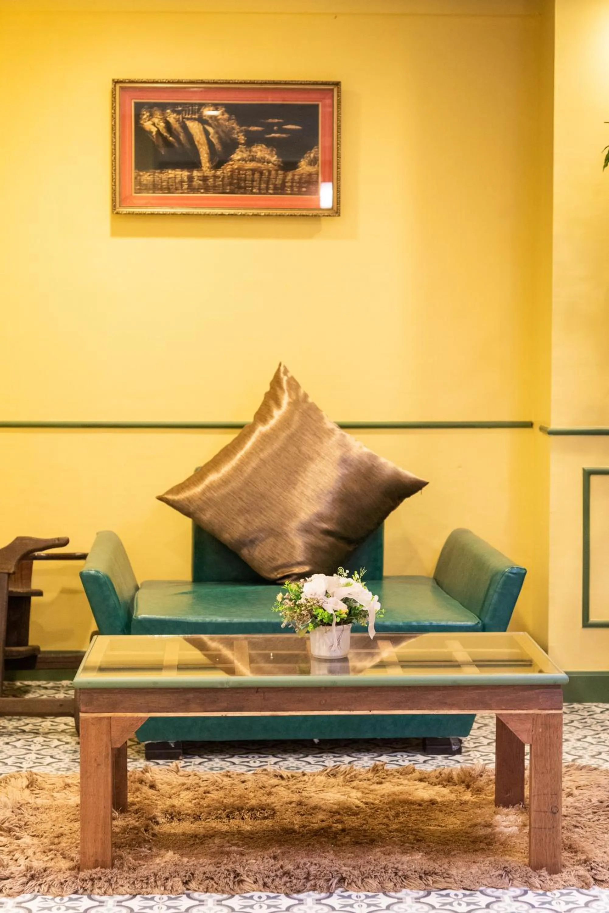 Seating area in 75 Paradise Lane Managed by Loft Group