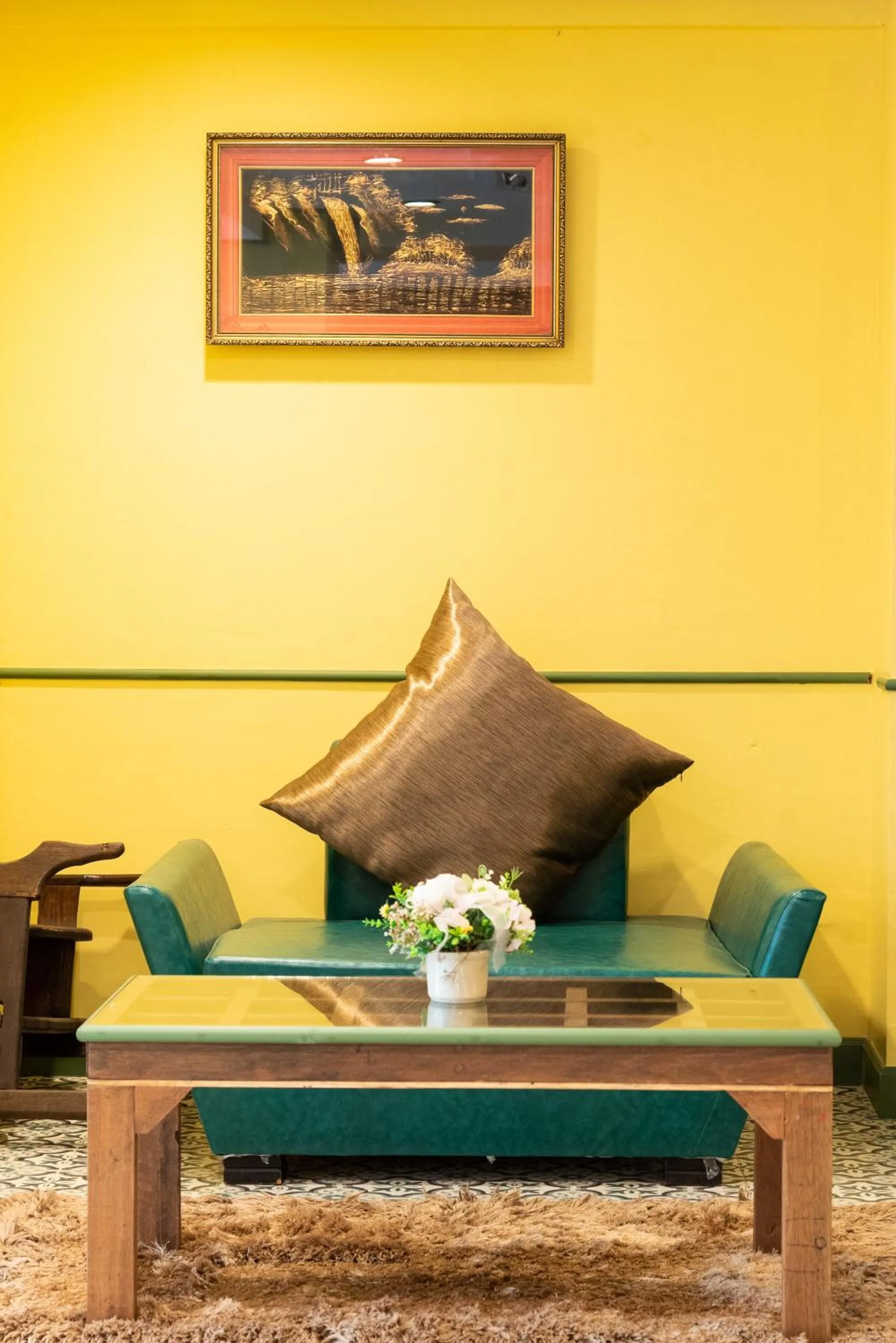 Seating area in 75 Paradise Lane Managed by Loft Group