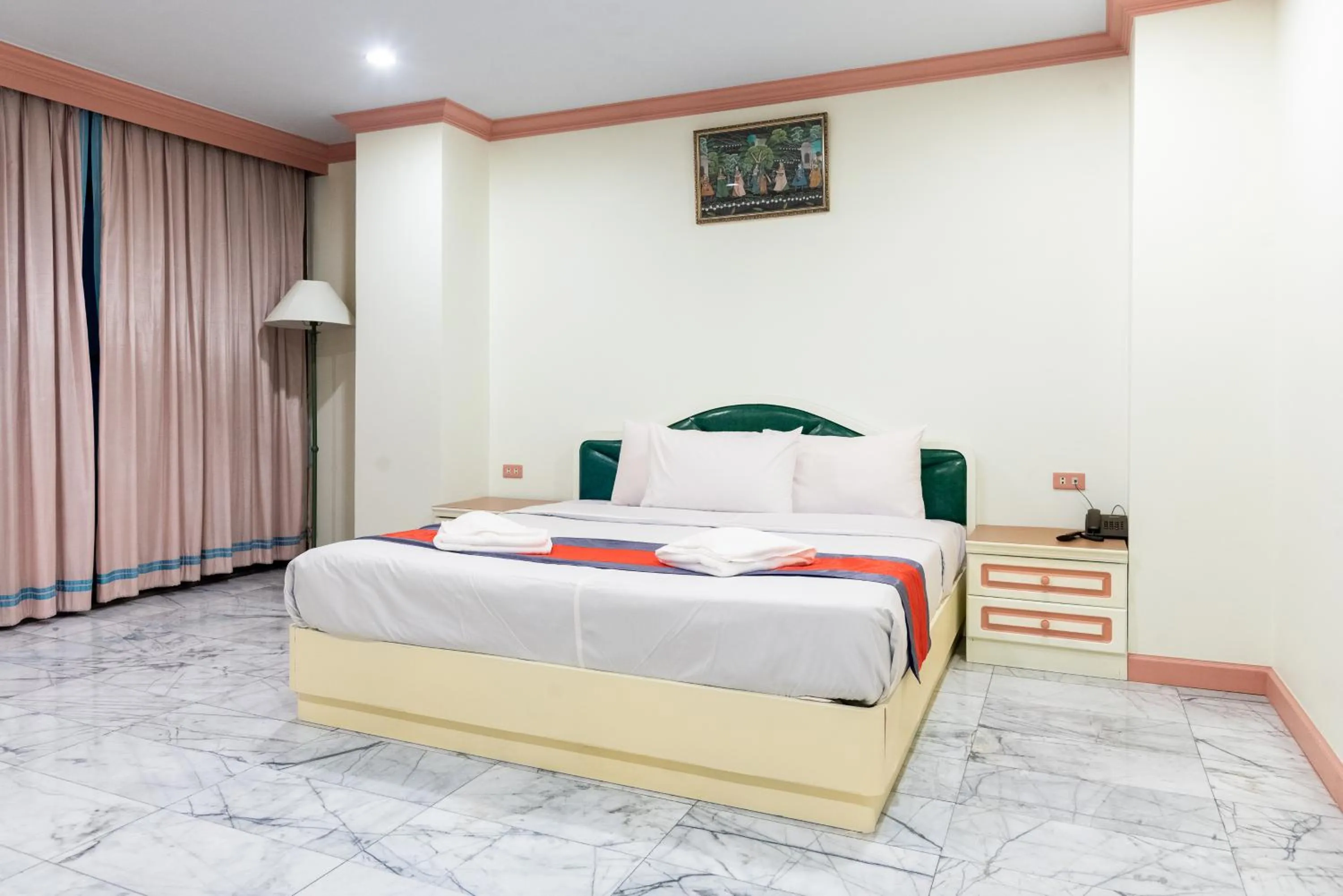 Bed in 75 Paradise Lane Managed by Loft Group