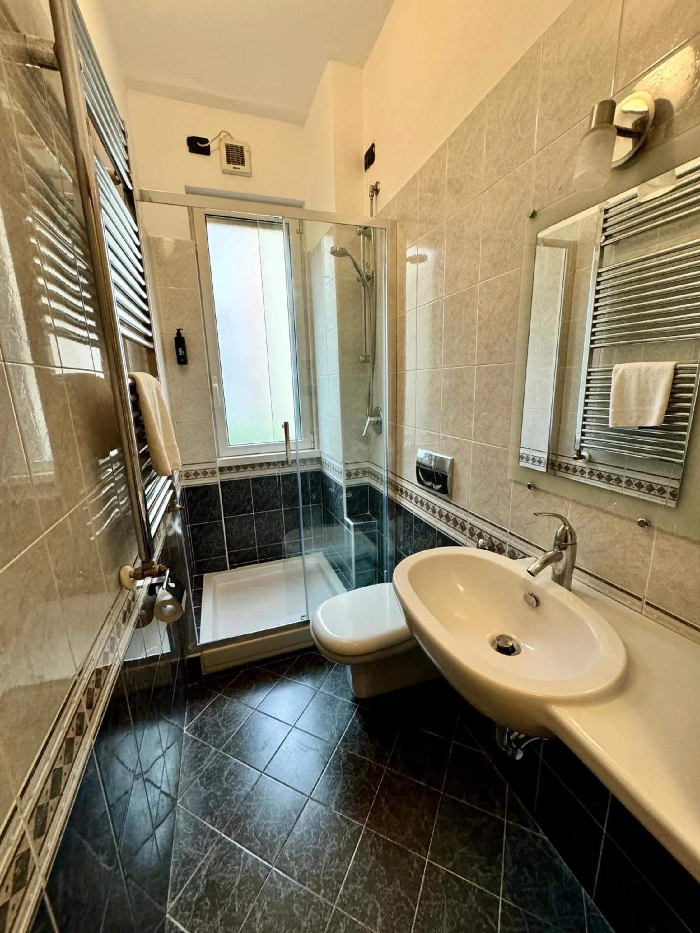 Bathroom in Hotel Parma