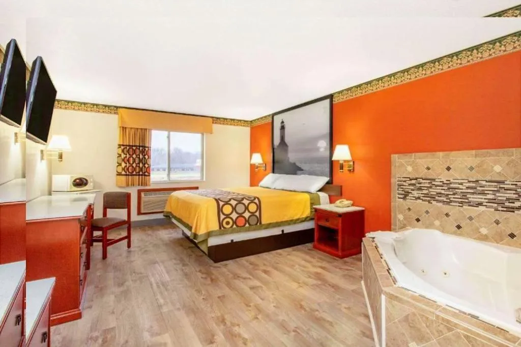 Property building, Bed in Super 8 by Wyndham Bedford