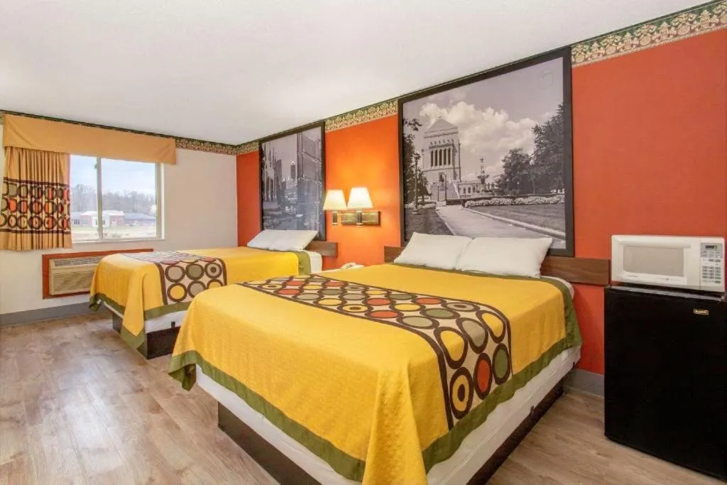 Property building, Bed in Super 8 by Wyndham Bedford