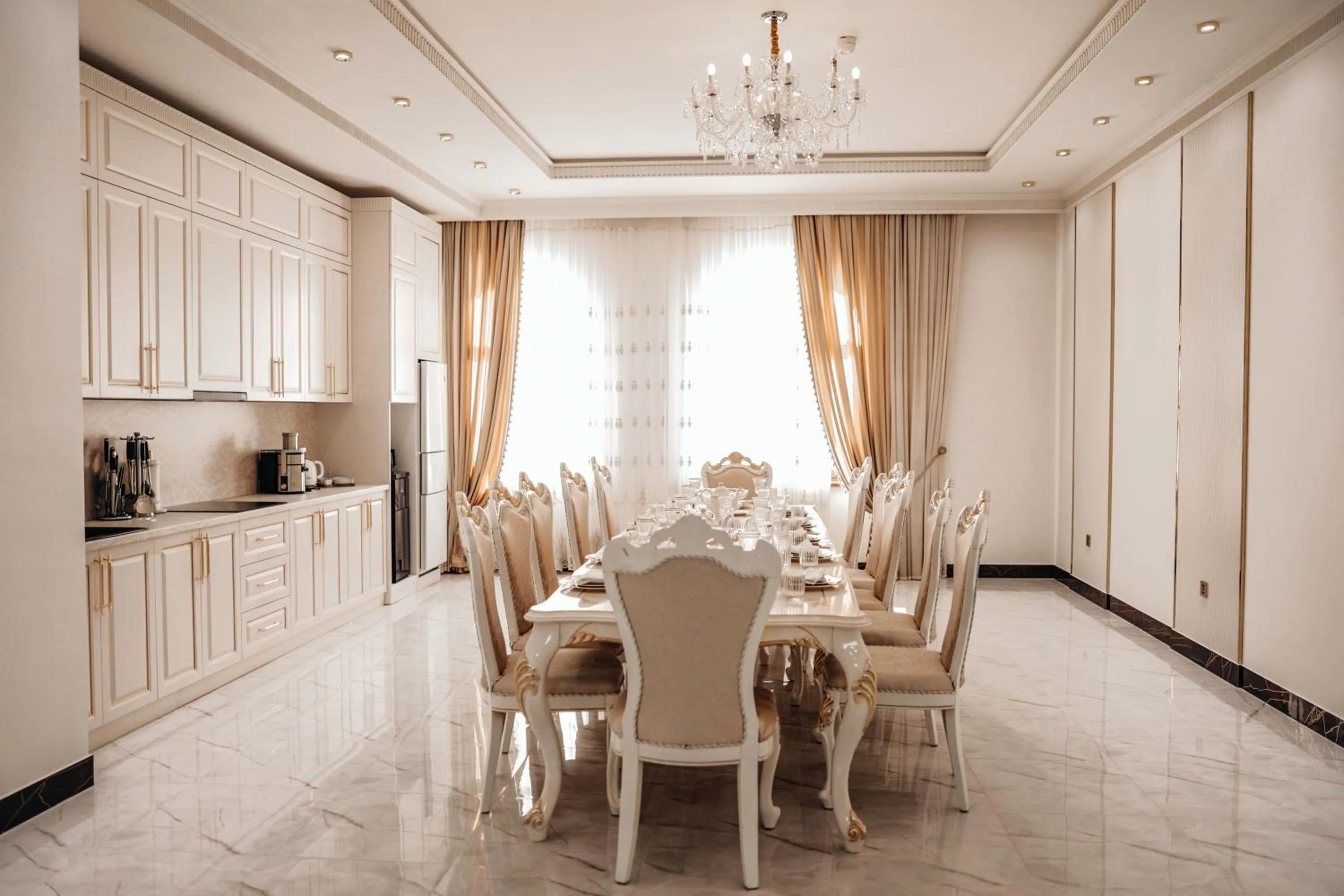 Kitchen or kitchenette in KANGURT Grand Hotel