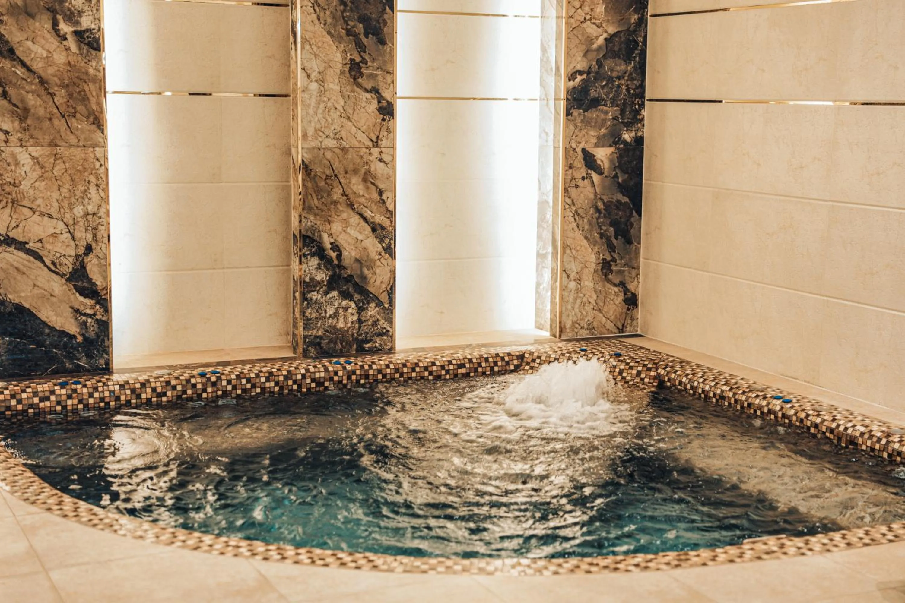 Hot Tub in KANGURT Grand Hotel