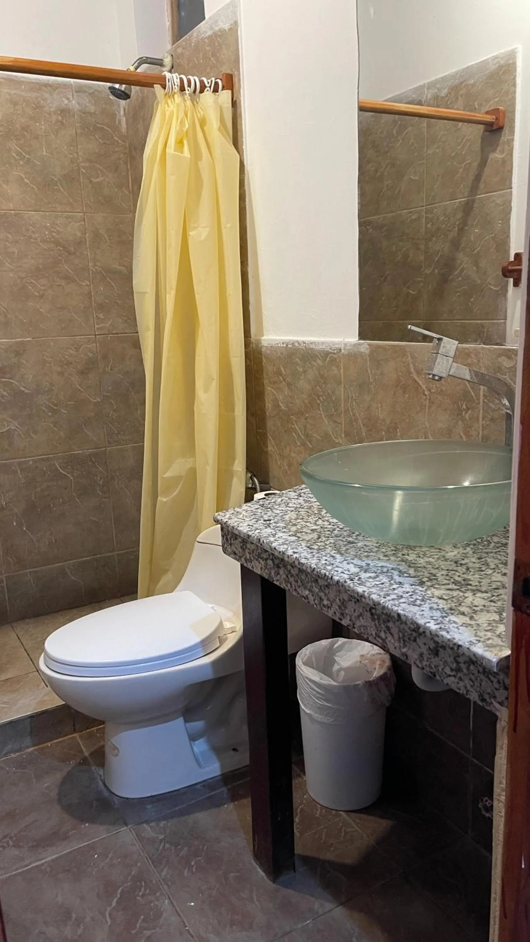 Shower in Punta Hills Montanita