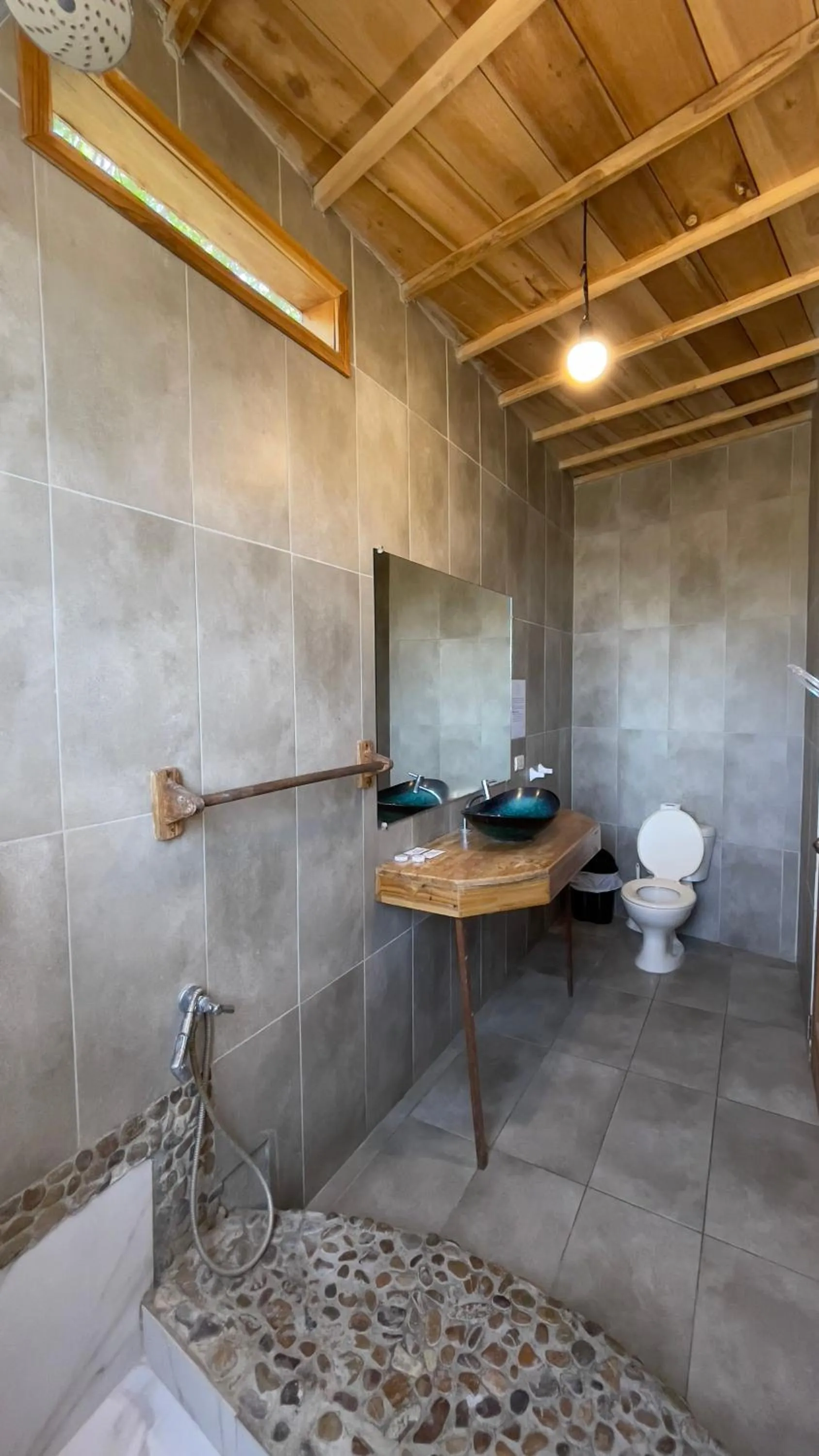 Shower in Punta Hills Montanita