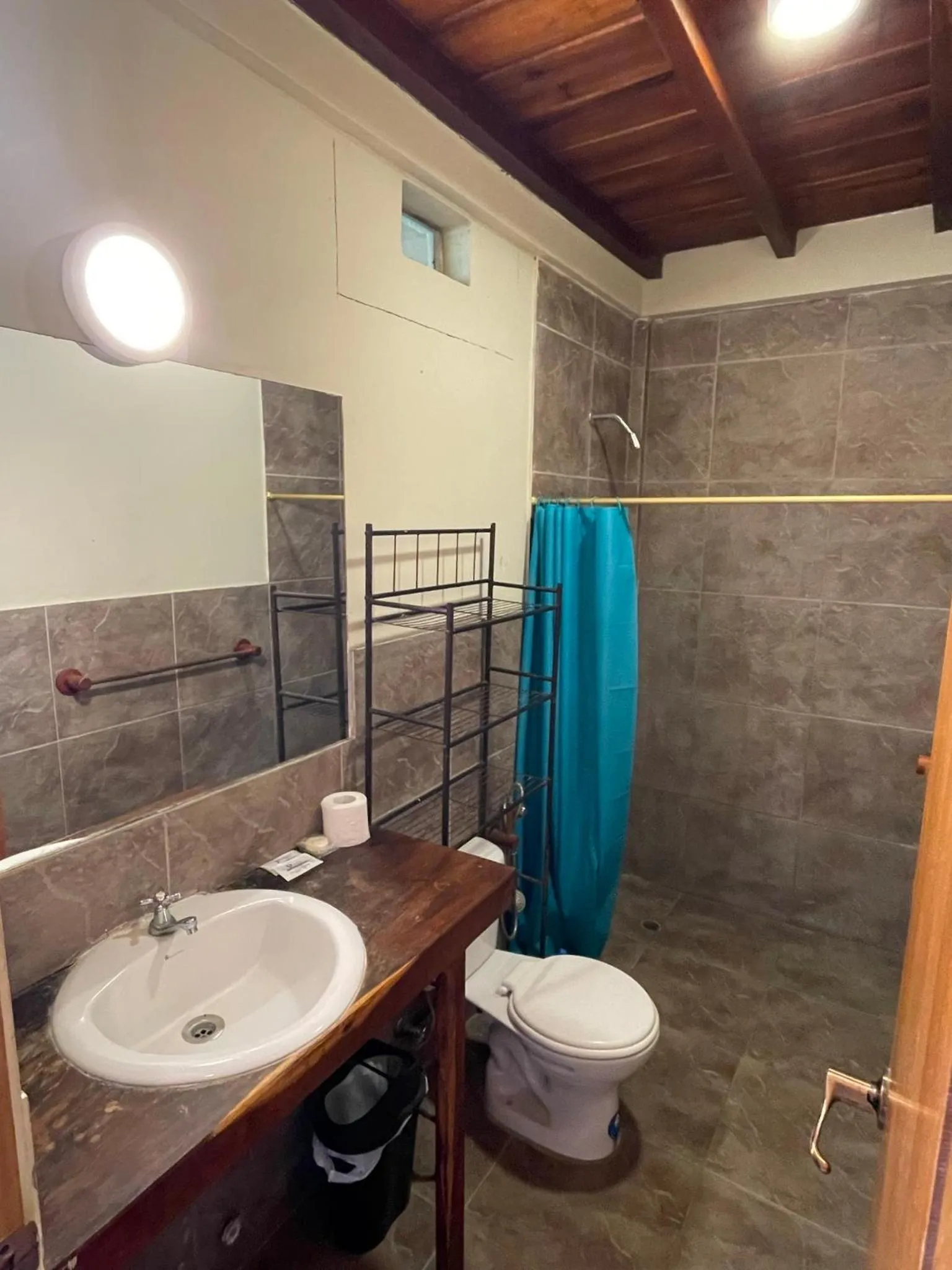 Shower in Punta Hills Montanita