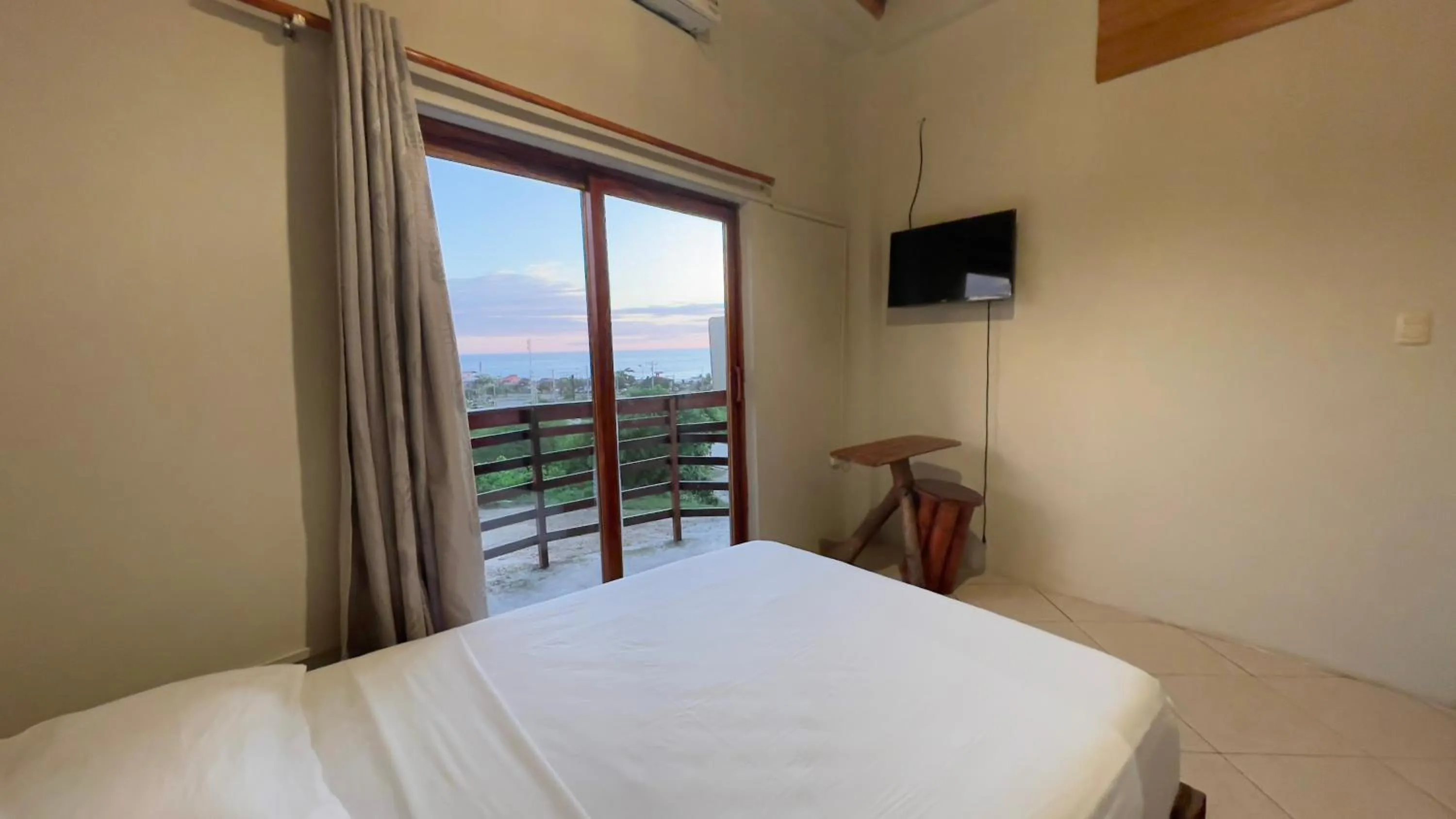 Communal lounge/ TV room, Bed in Punta Hills Montanita