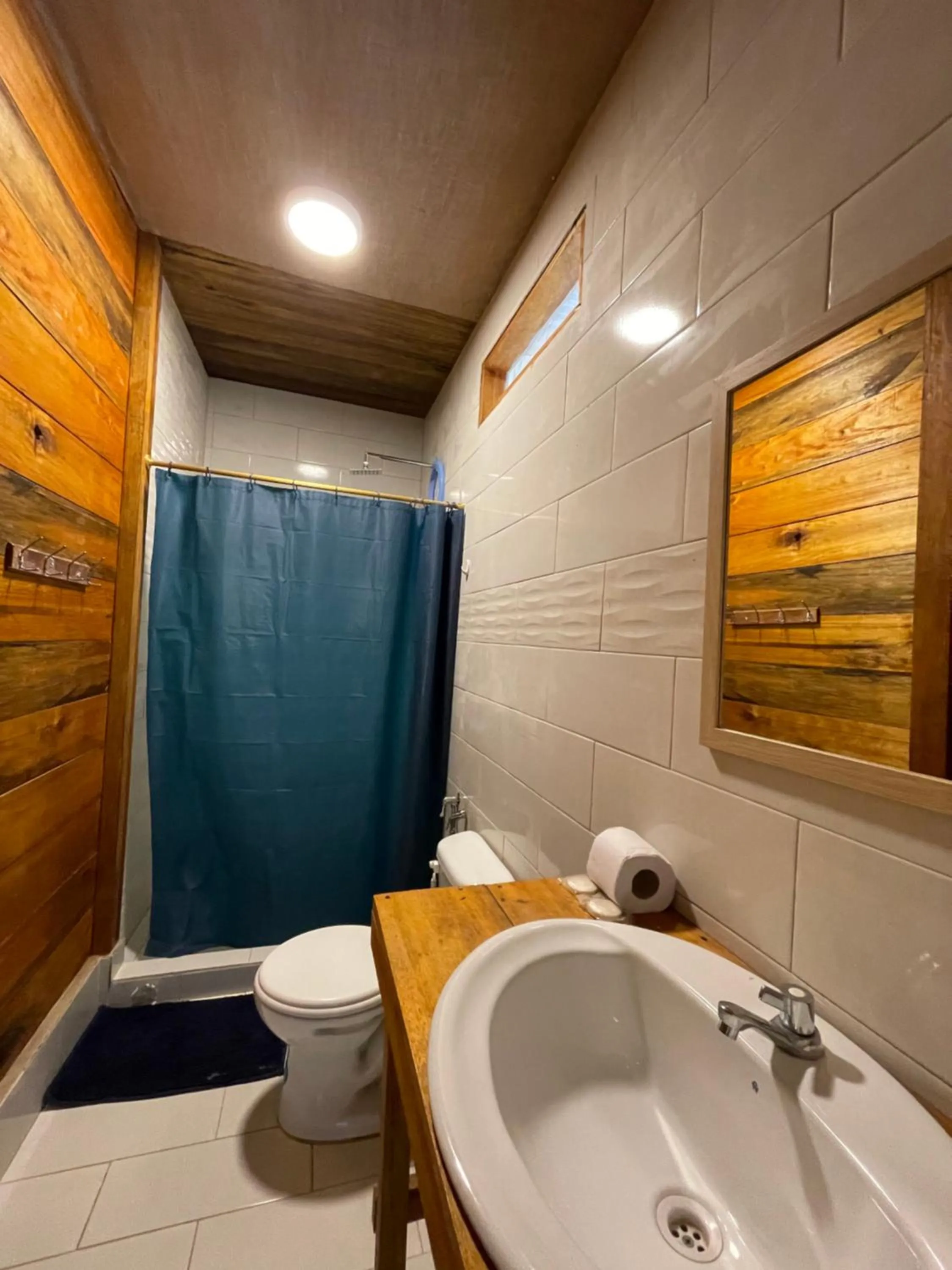 Shower in Punta Hills Montanita