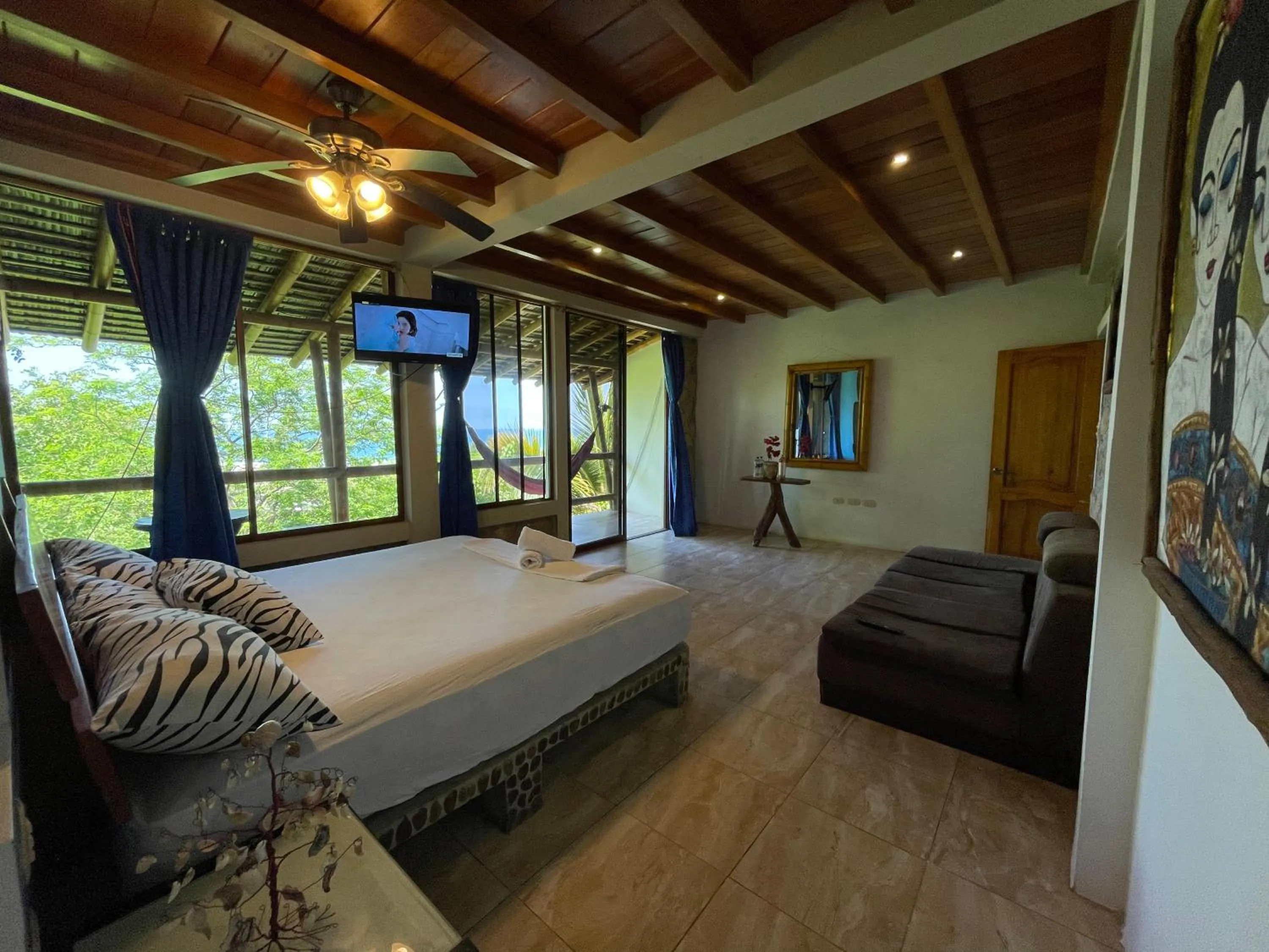 Communal lounge/ TV room, Bed in Punta Hills Montanita