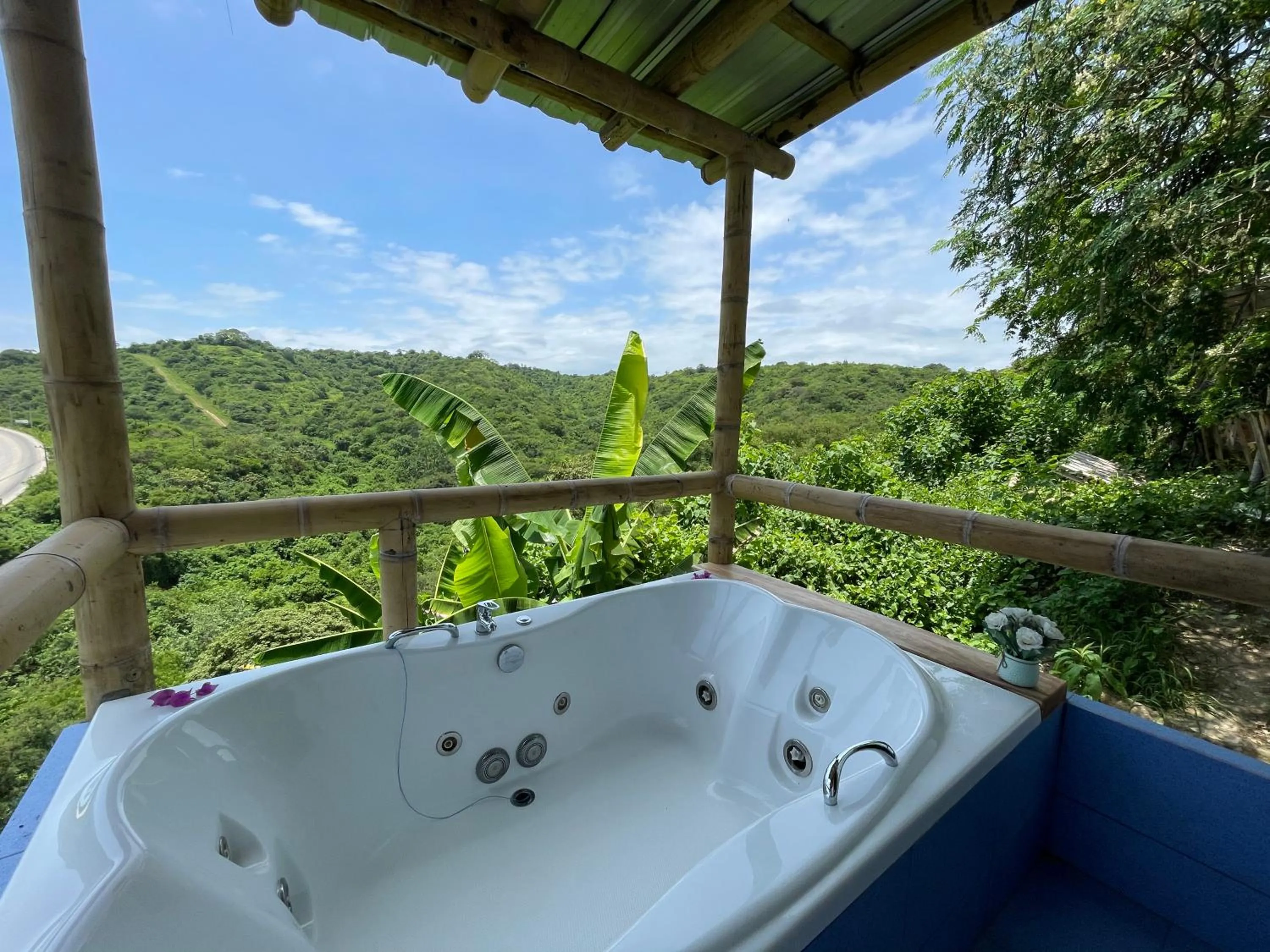 Spring in Punta Hills Montanita