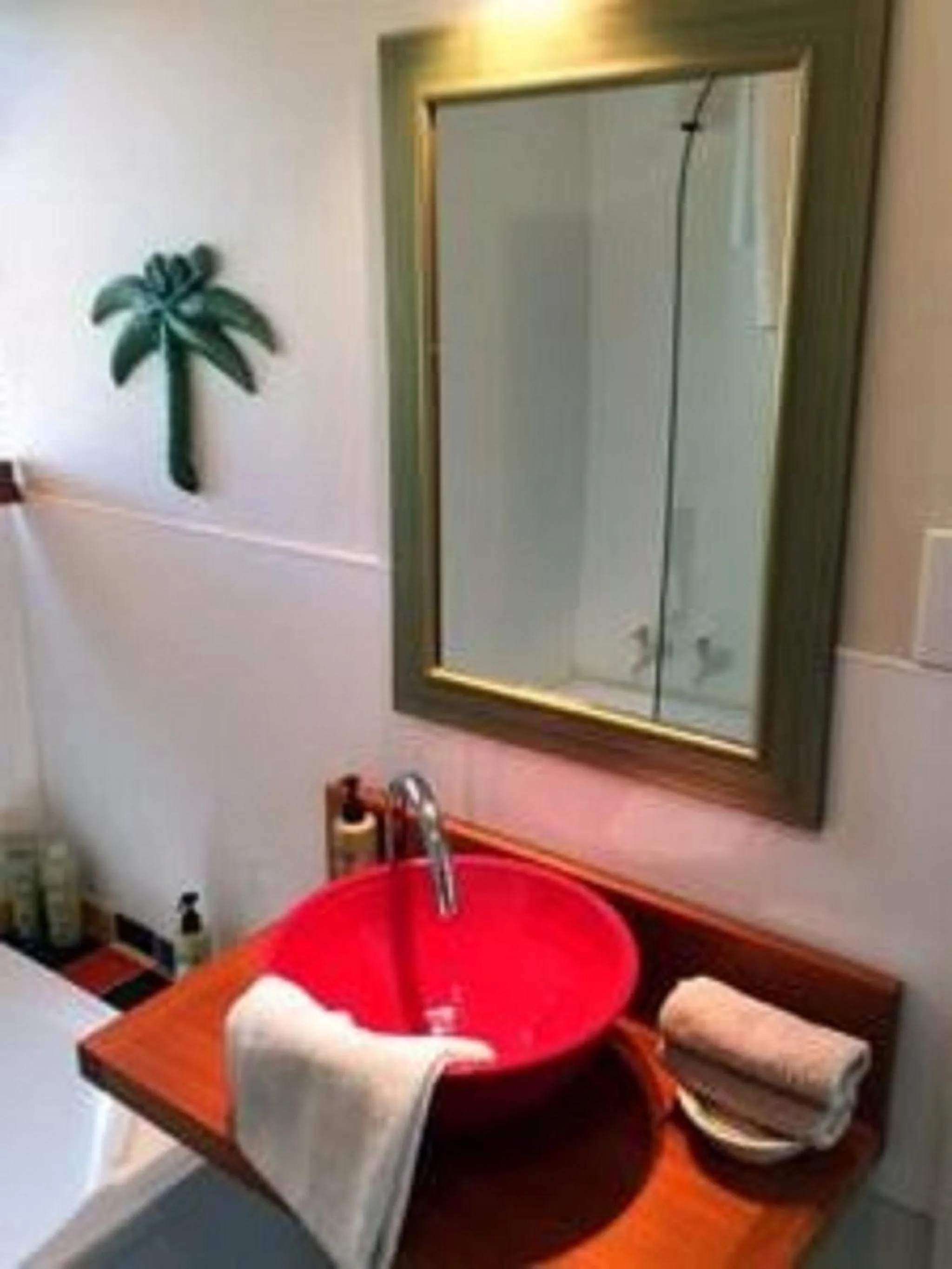 Bathroom in L'abri Bed and Breakfast