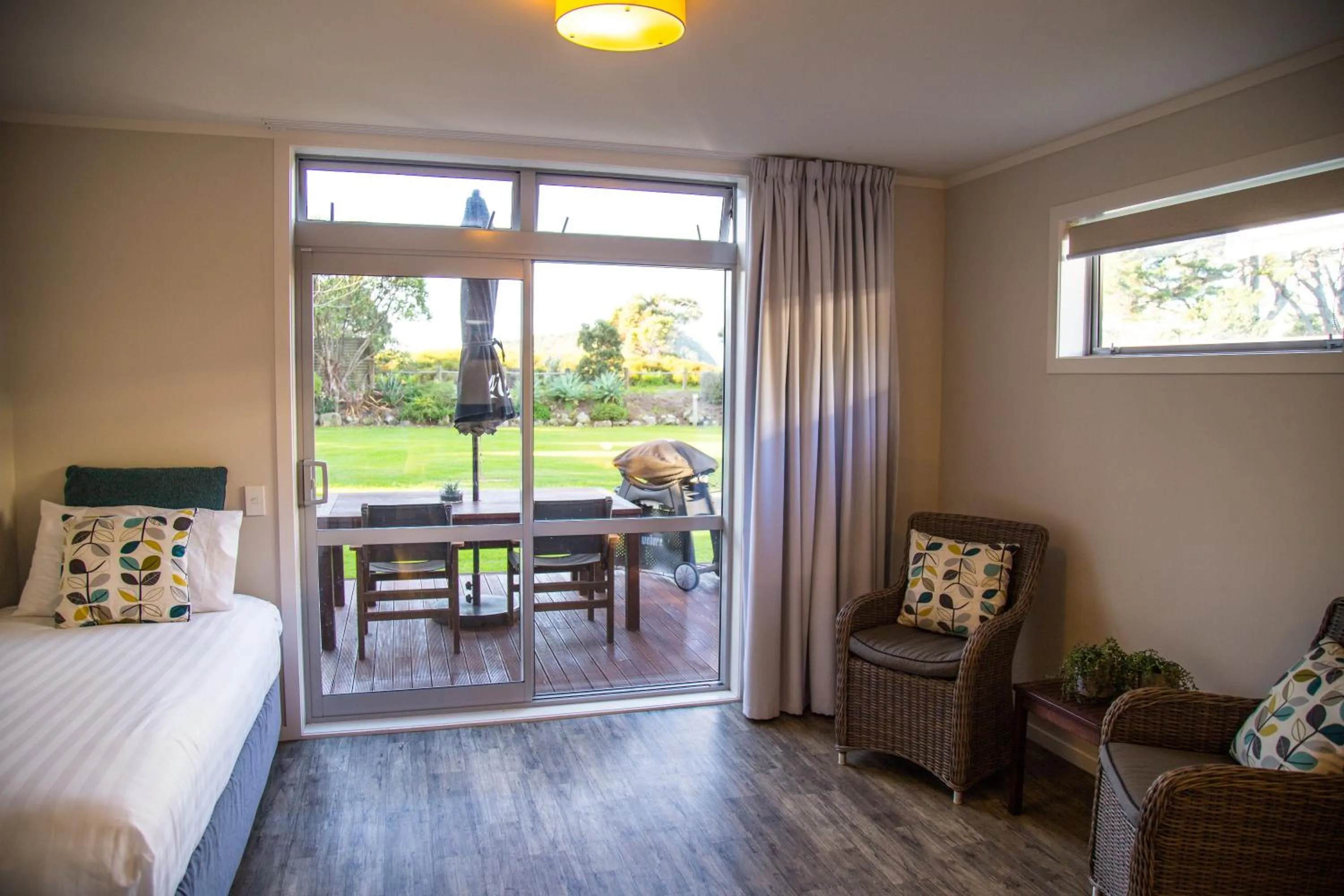 BBQ facilities, Bed in Hahei Beach Resort