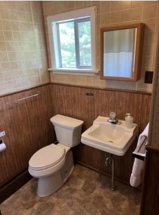 Bathroom in Colton Point Motel