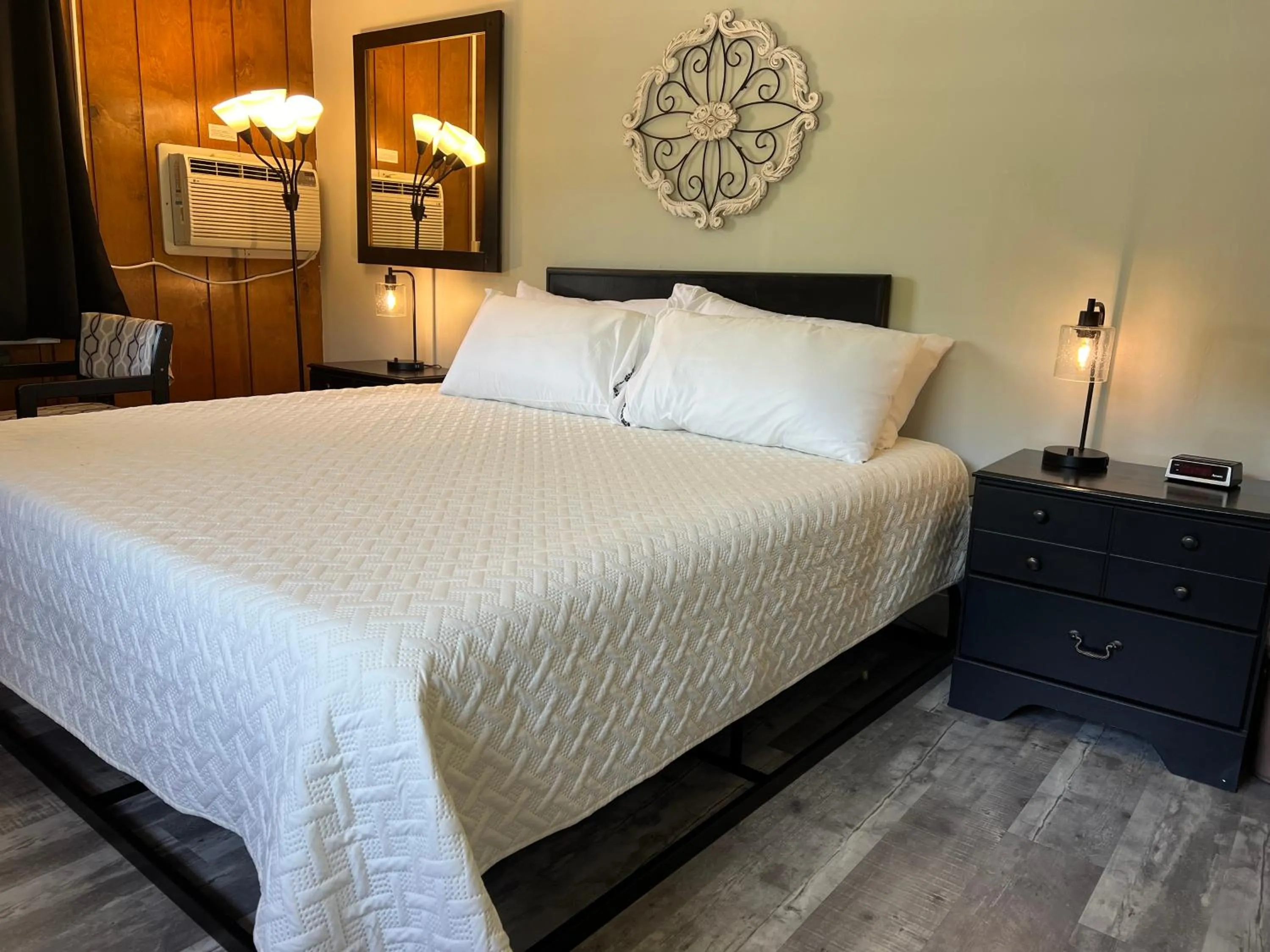 Bed in Colton Point Motel