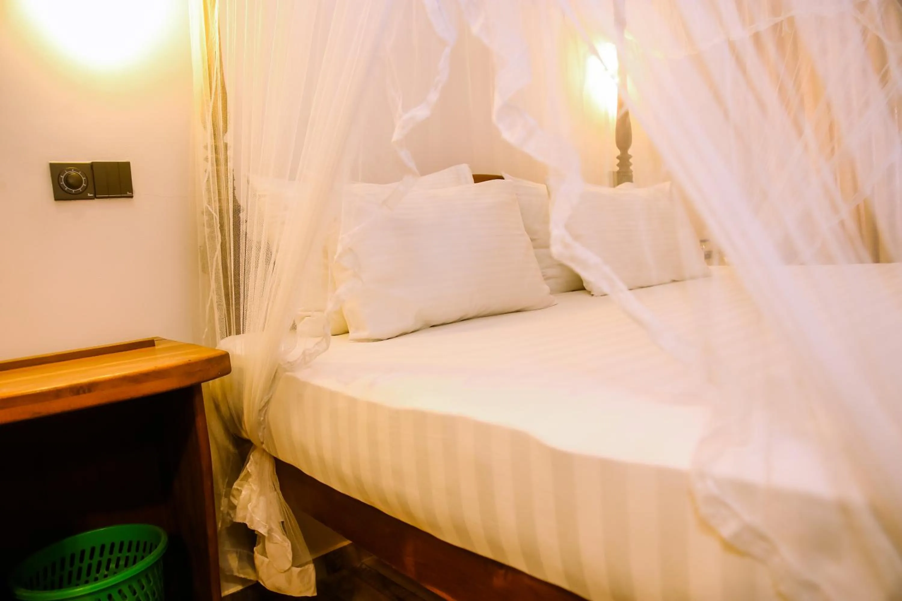 Bed in Surf Sea Breeze