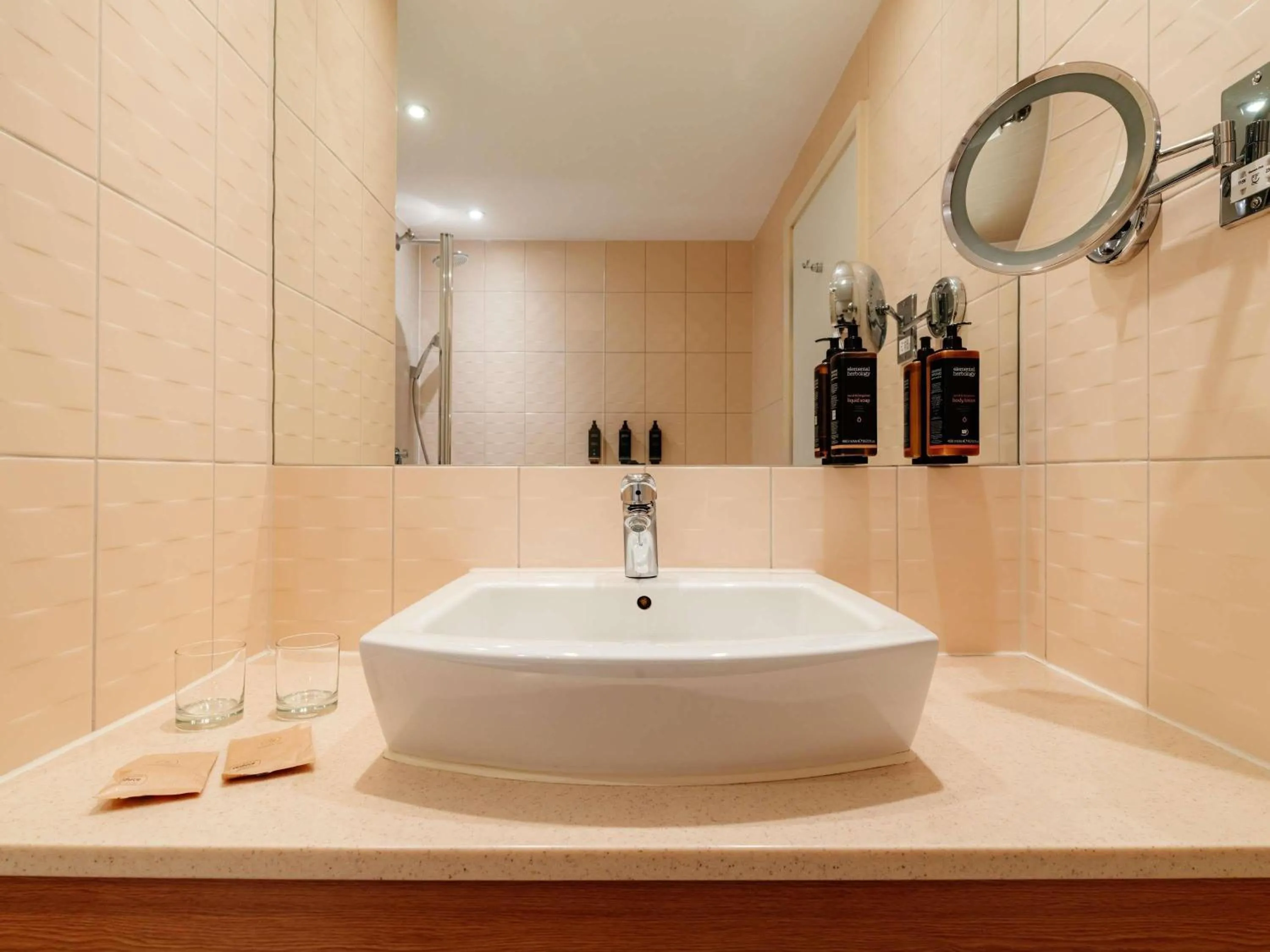 Bedroom in Mercure Daventry Court Hotel