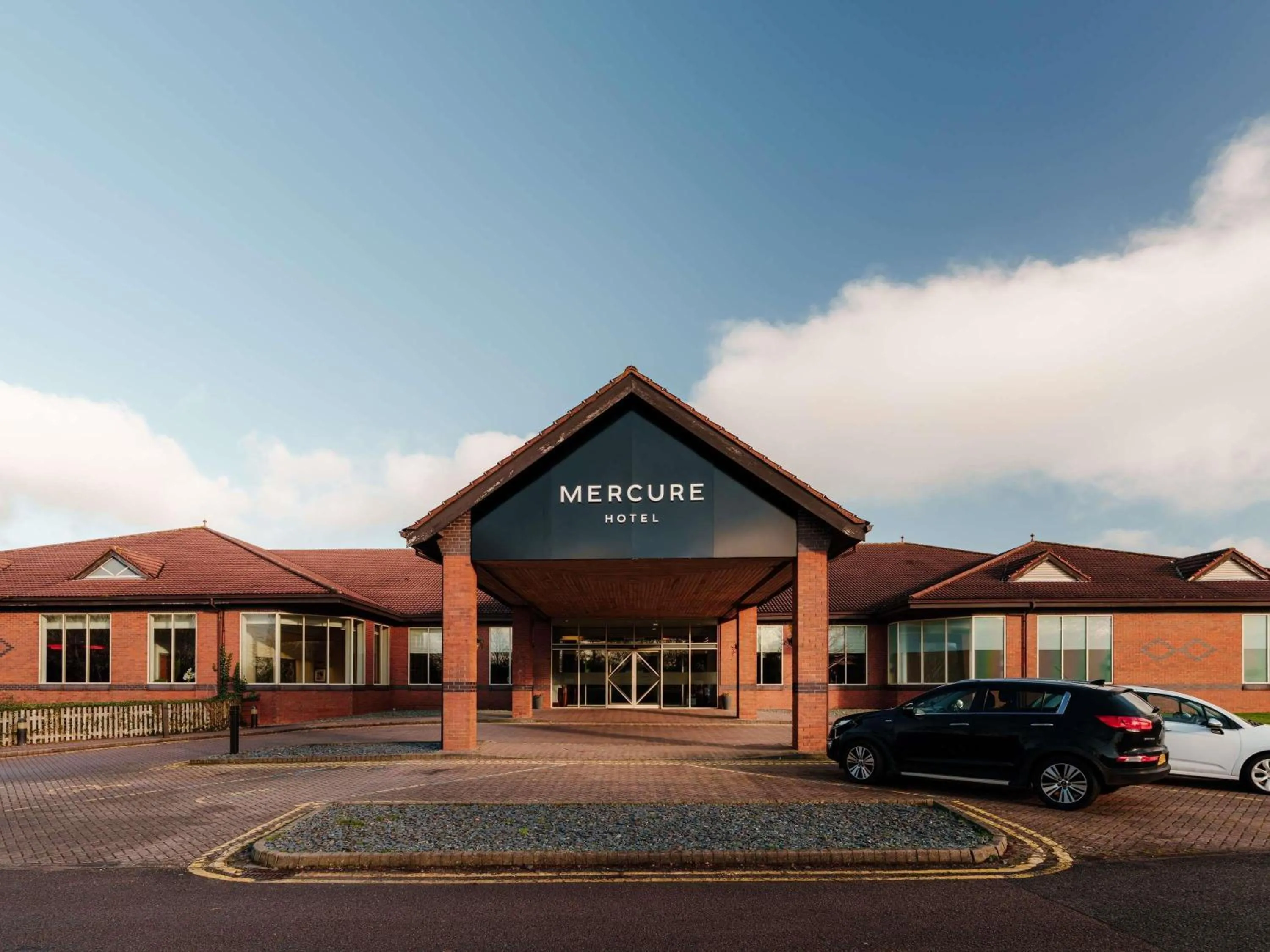 Property building in Mercure Daventry Court Hotel
