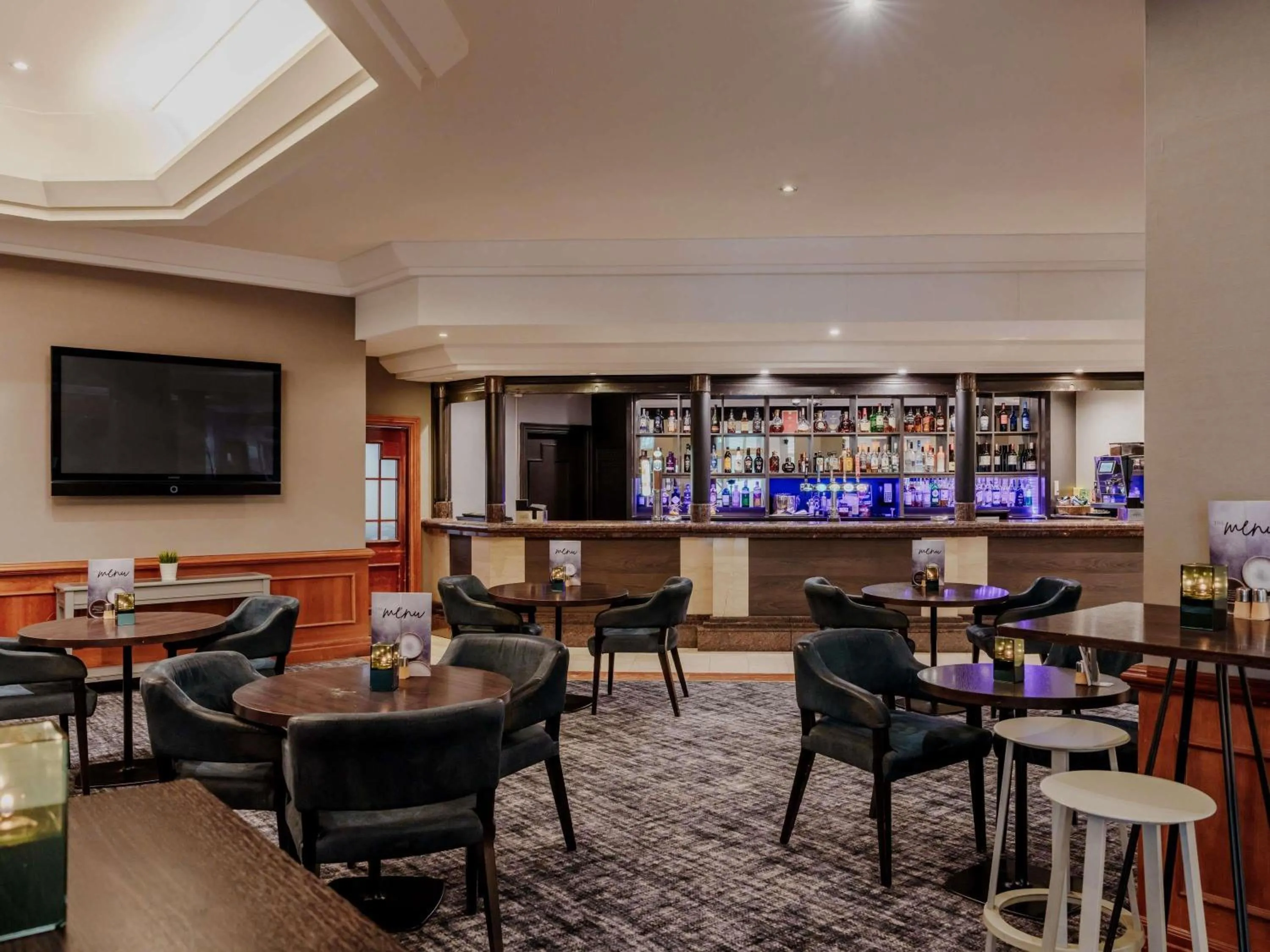 Lounge or bar in Mercure Daventry Court Hotel