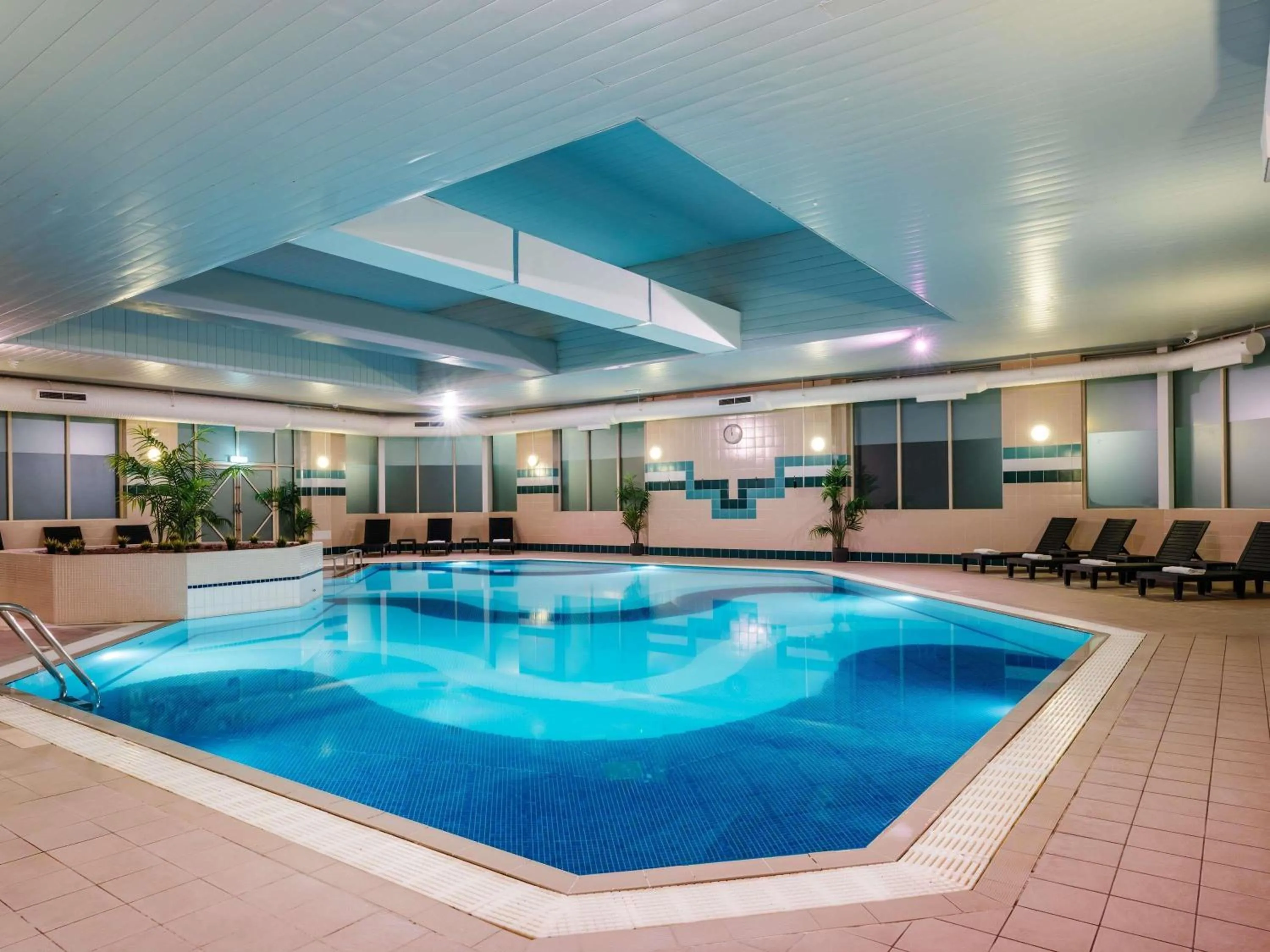 Pool view in Mercure Daventry Court Hotel