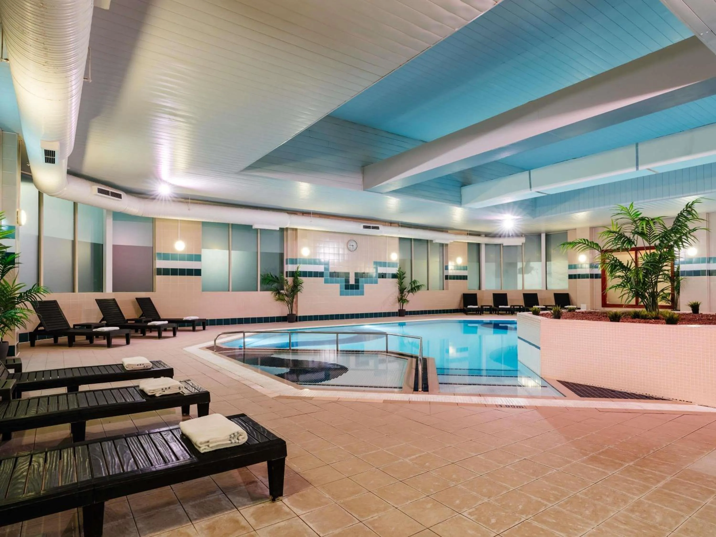 Pool view in Mercure Daventry Court Hotel