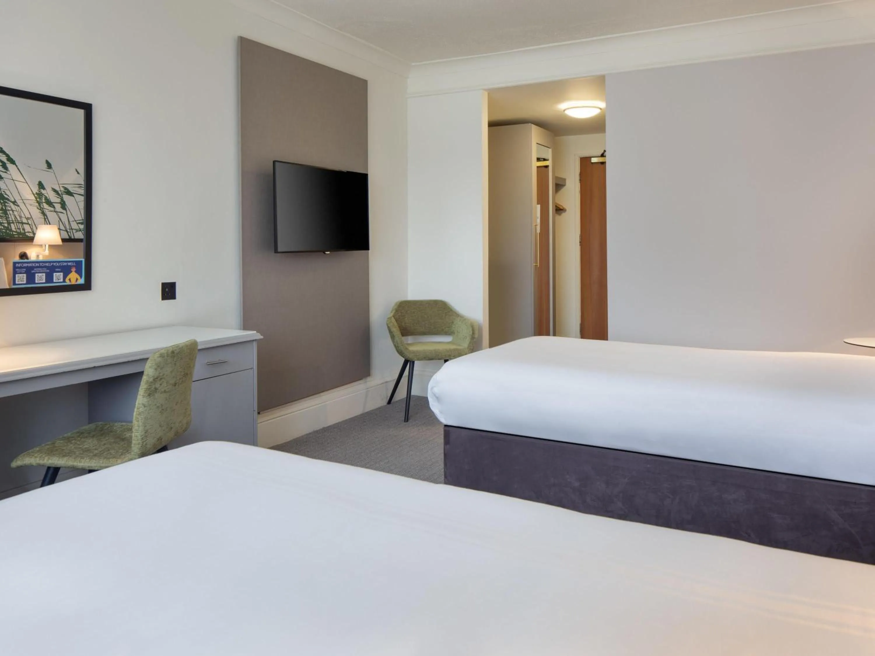 Bedroom, Bed in Mercure Daventry Court Hotel