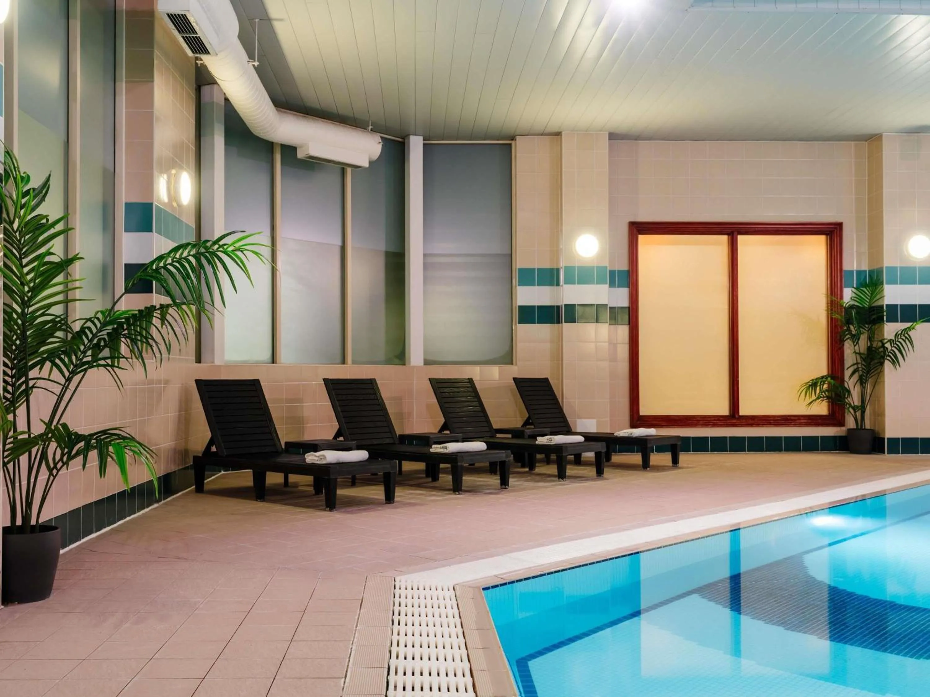 Pool view in Mercure Daventry Court Hotel