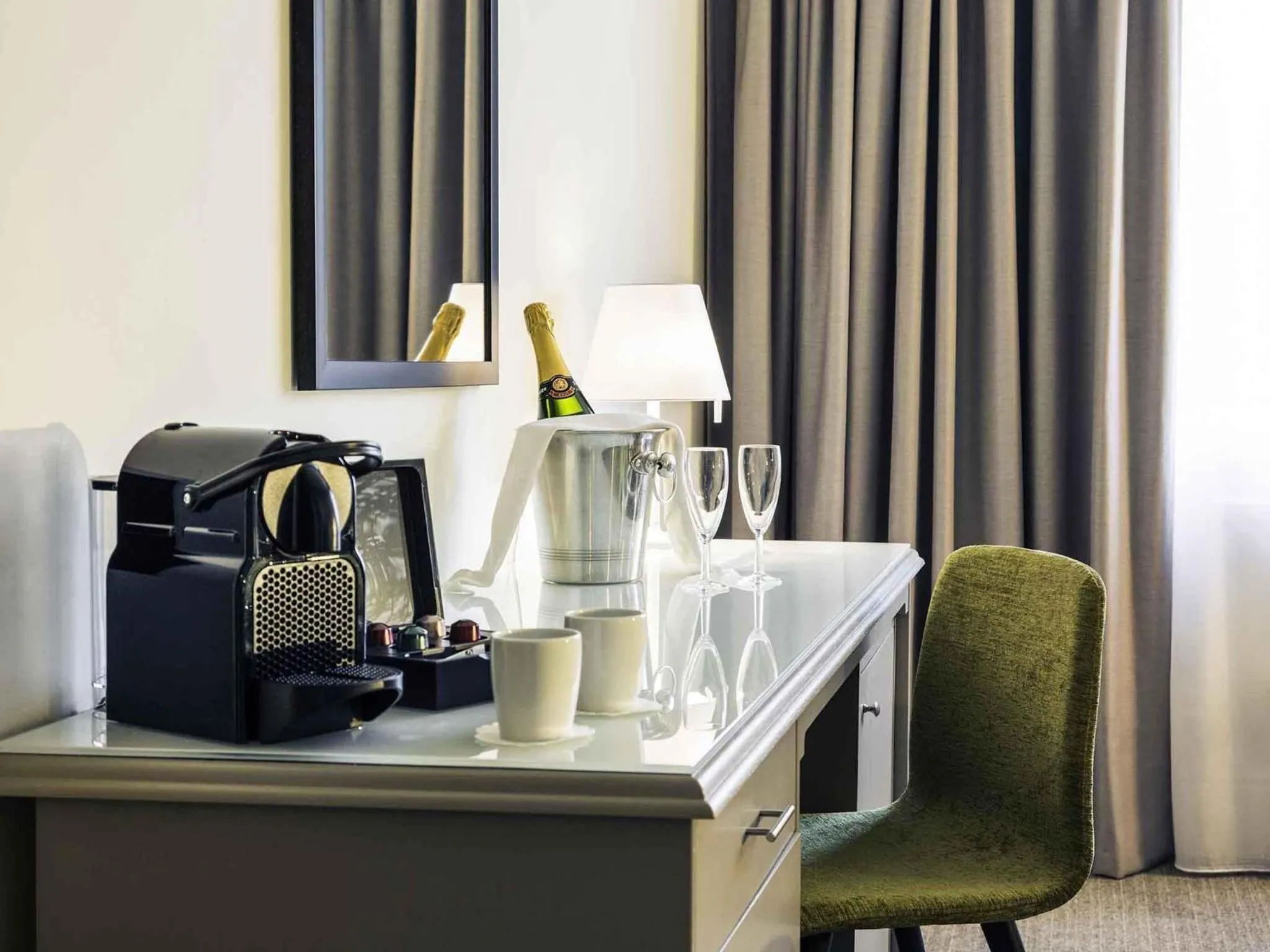 Bedroom in Mercure Daventry Court Hotel