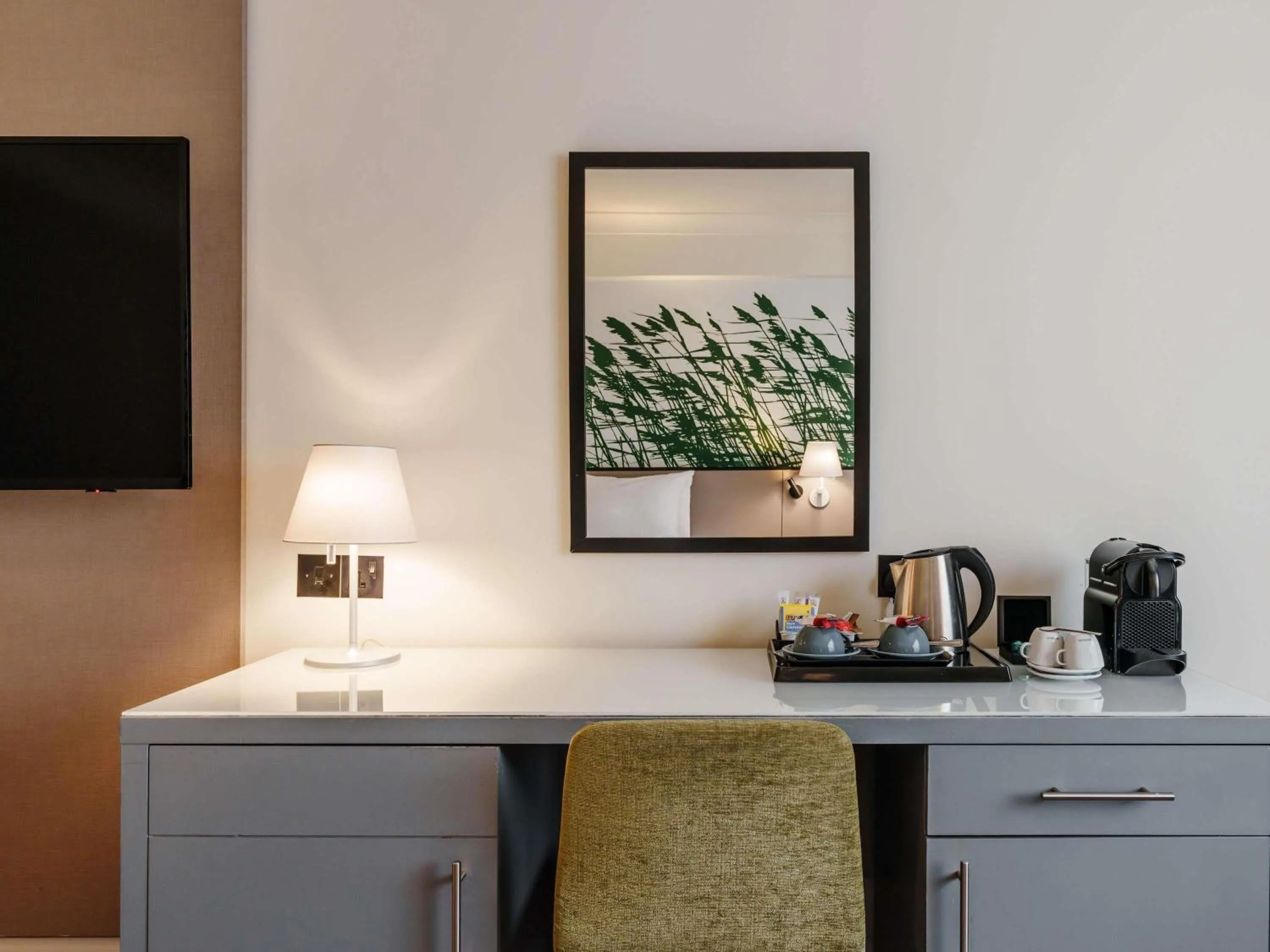 Bedroom in Mercure Daventry Court Hotel