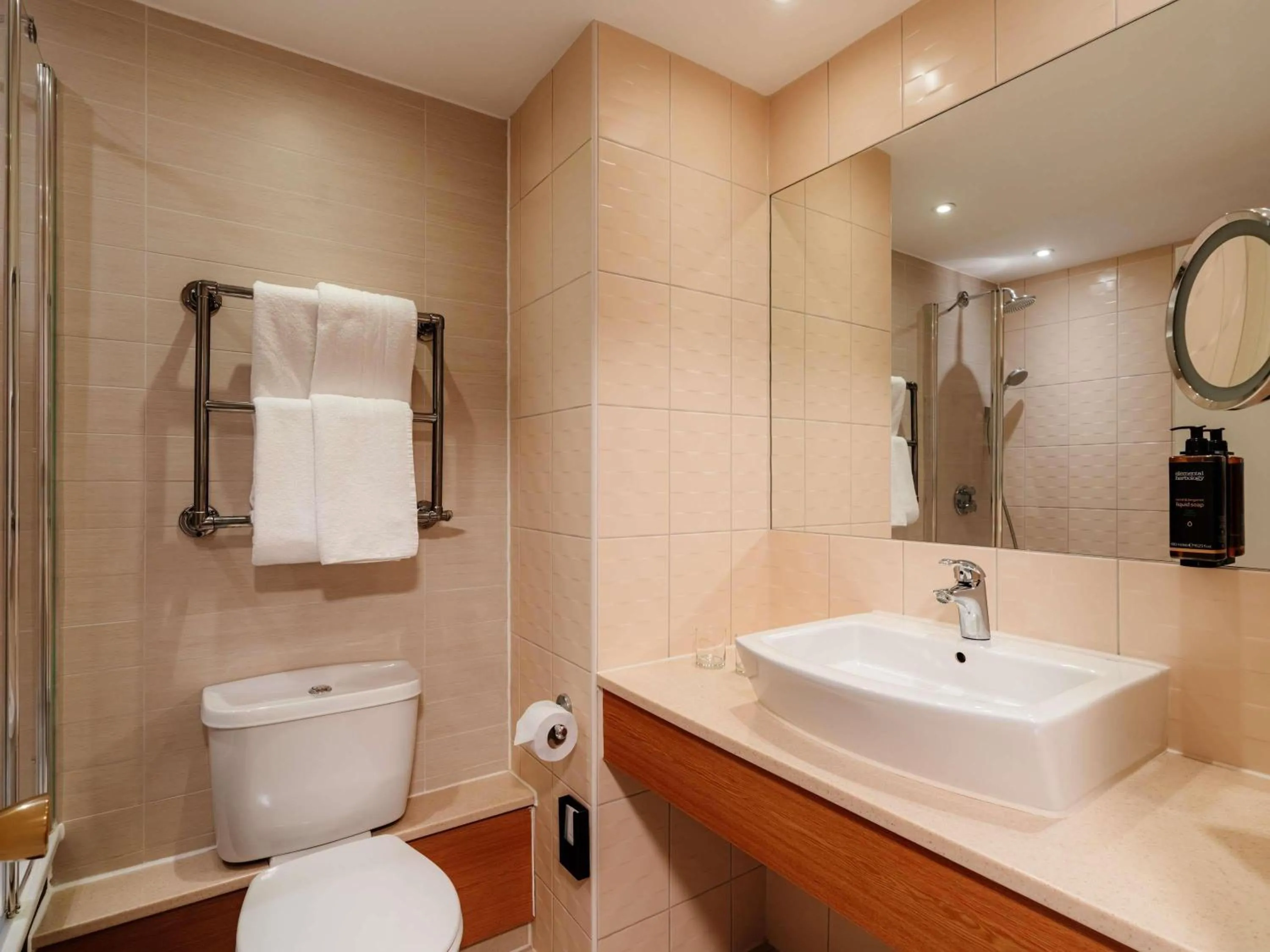 Bedroom in Mercure Daventry Court Hotel