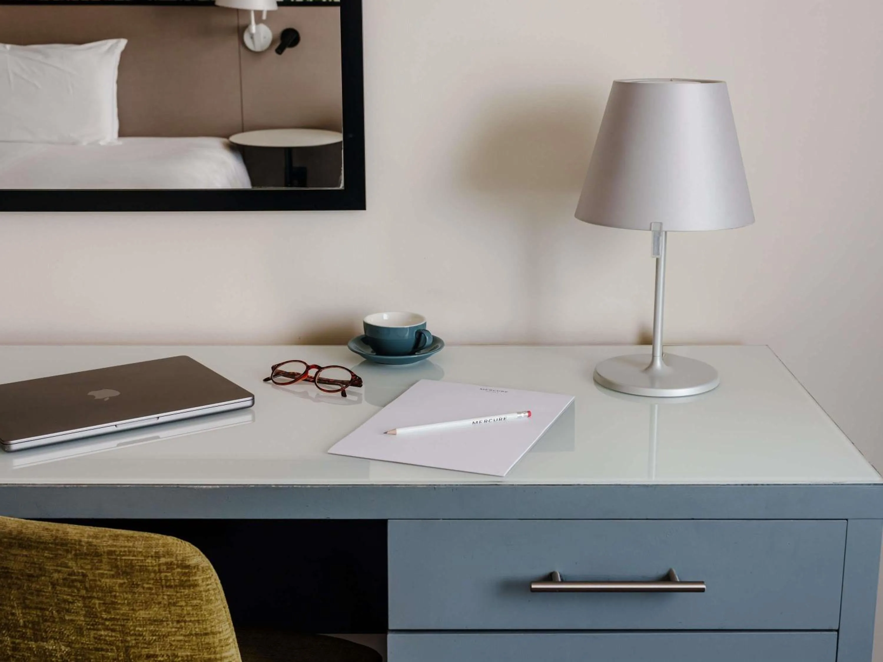 Bedroom in Mercure Daventry Court Hotel