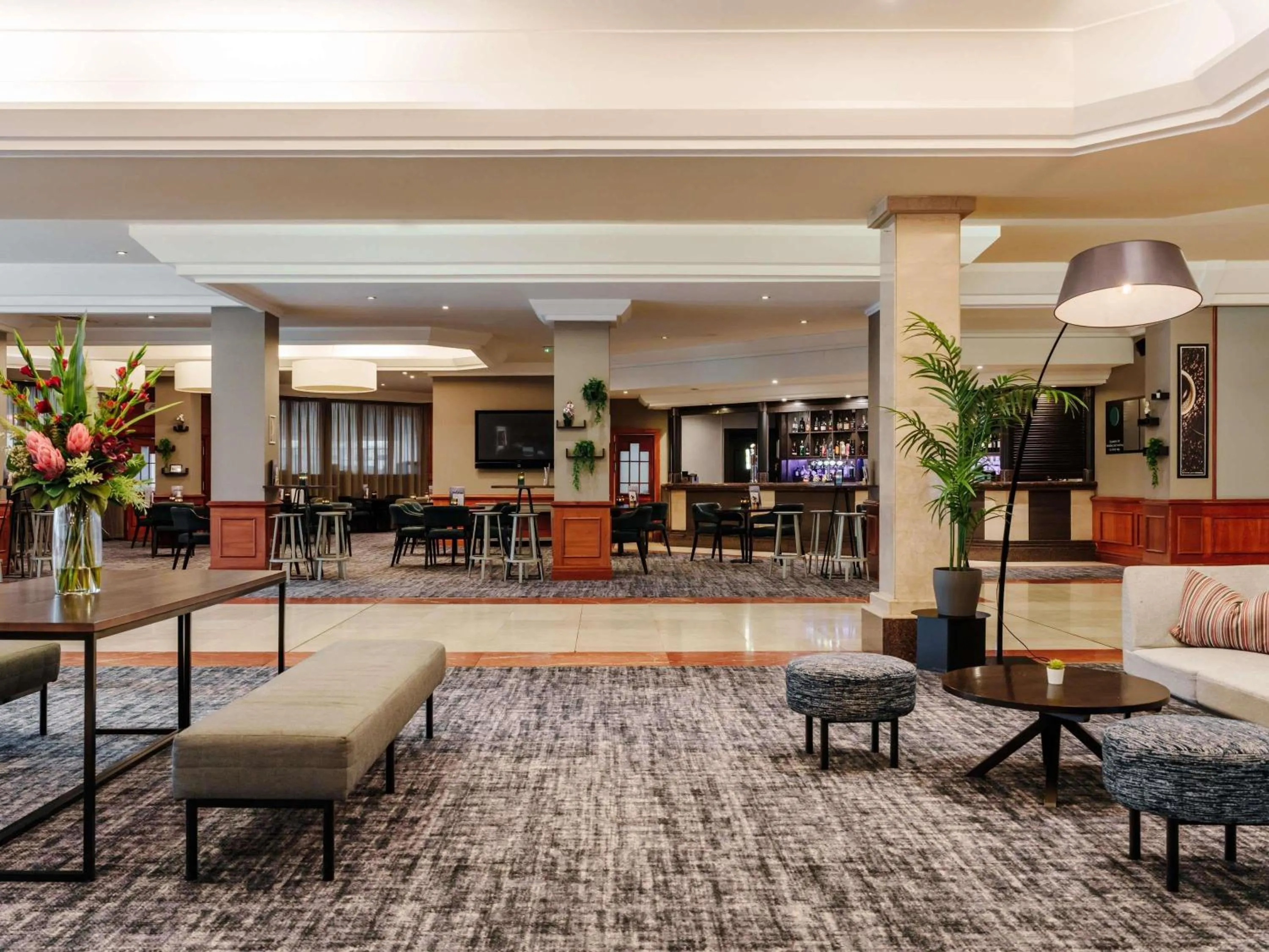 Lounge or bar in Mercure Daventry Court Hotel