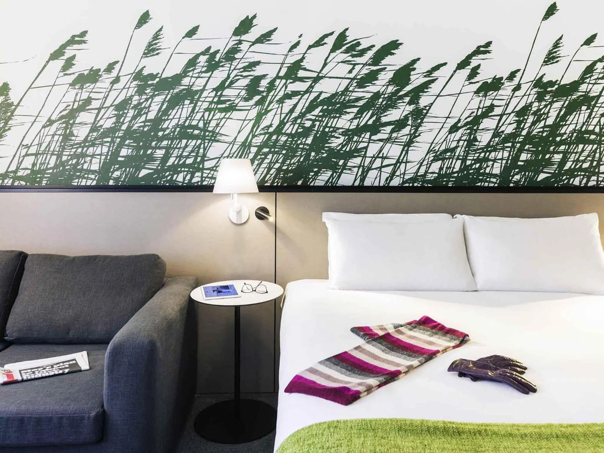 Bedroom, Bed in Mercure Daventry Court Hotel