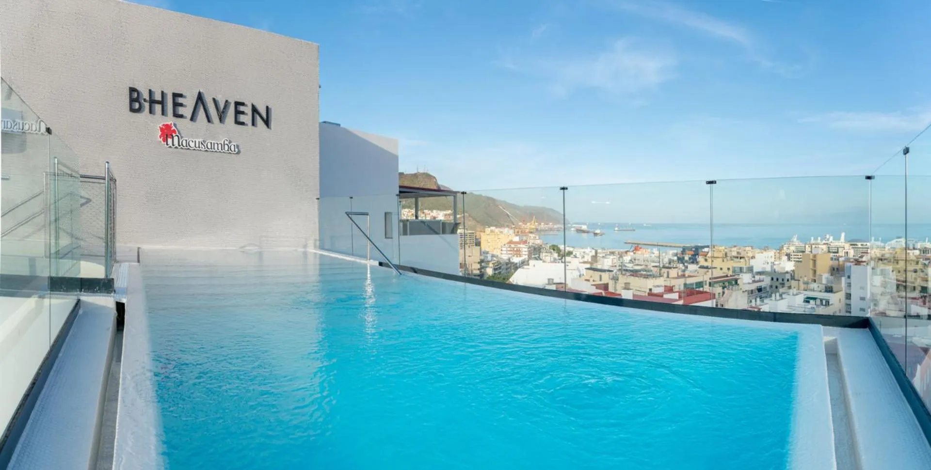 Swimming pool in Barceló Santa Cruz Contemporáneo
