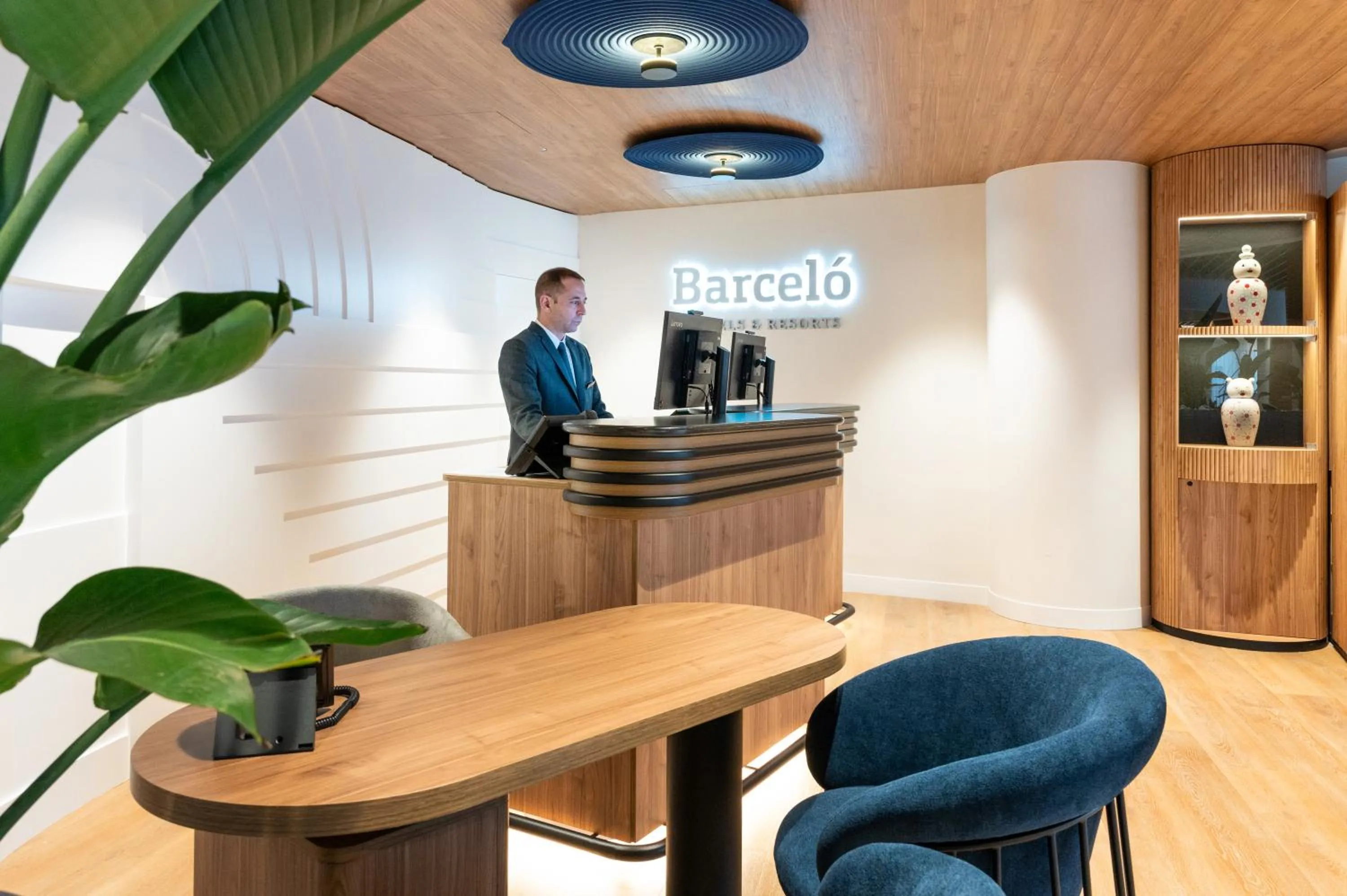 Lobby or reception in Barceló Santa Cruz Contemporáneo