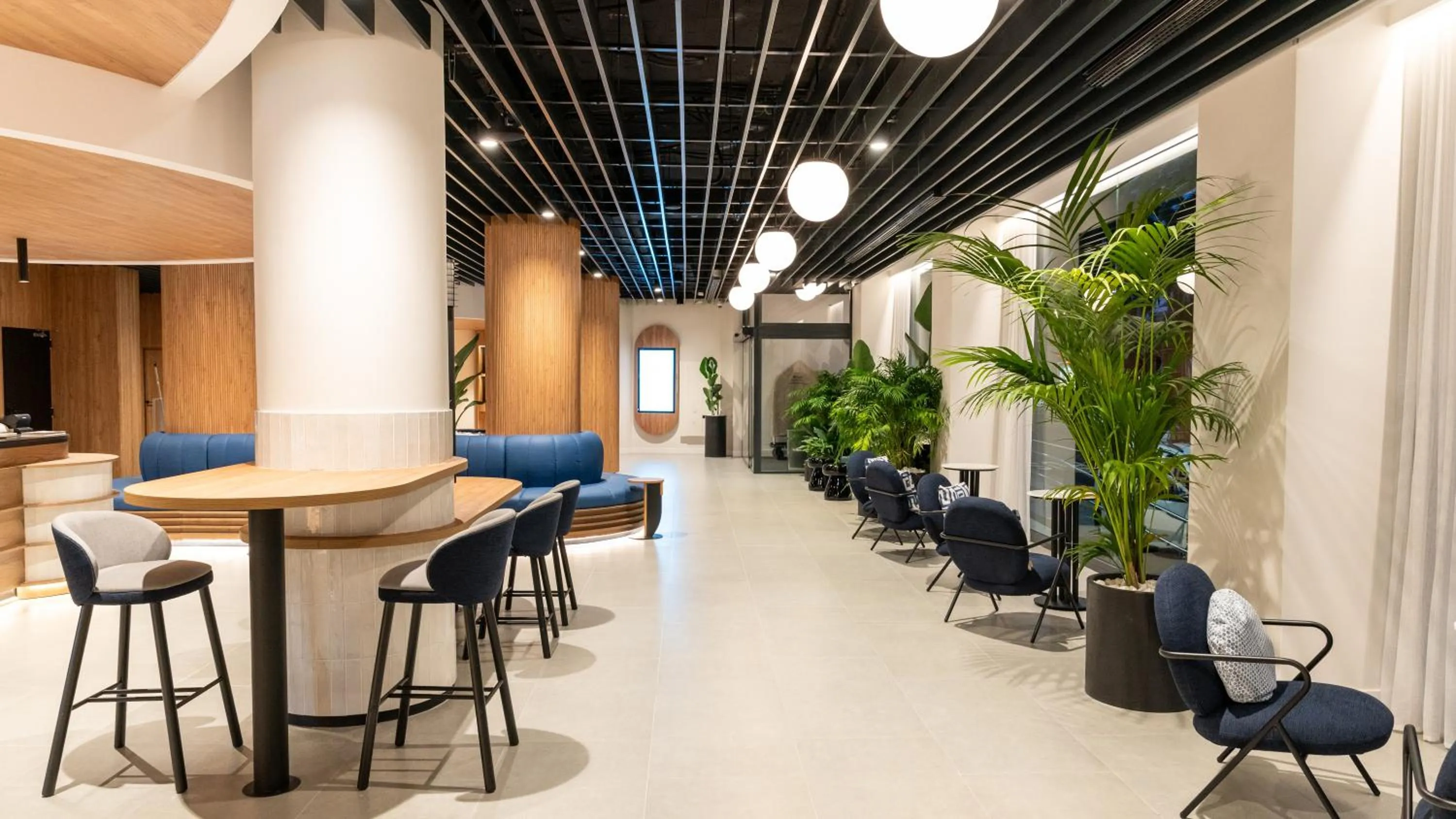 Lounge or bar in Barceló Santa Cruz Contemporáneo