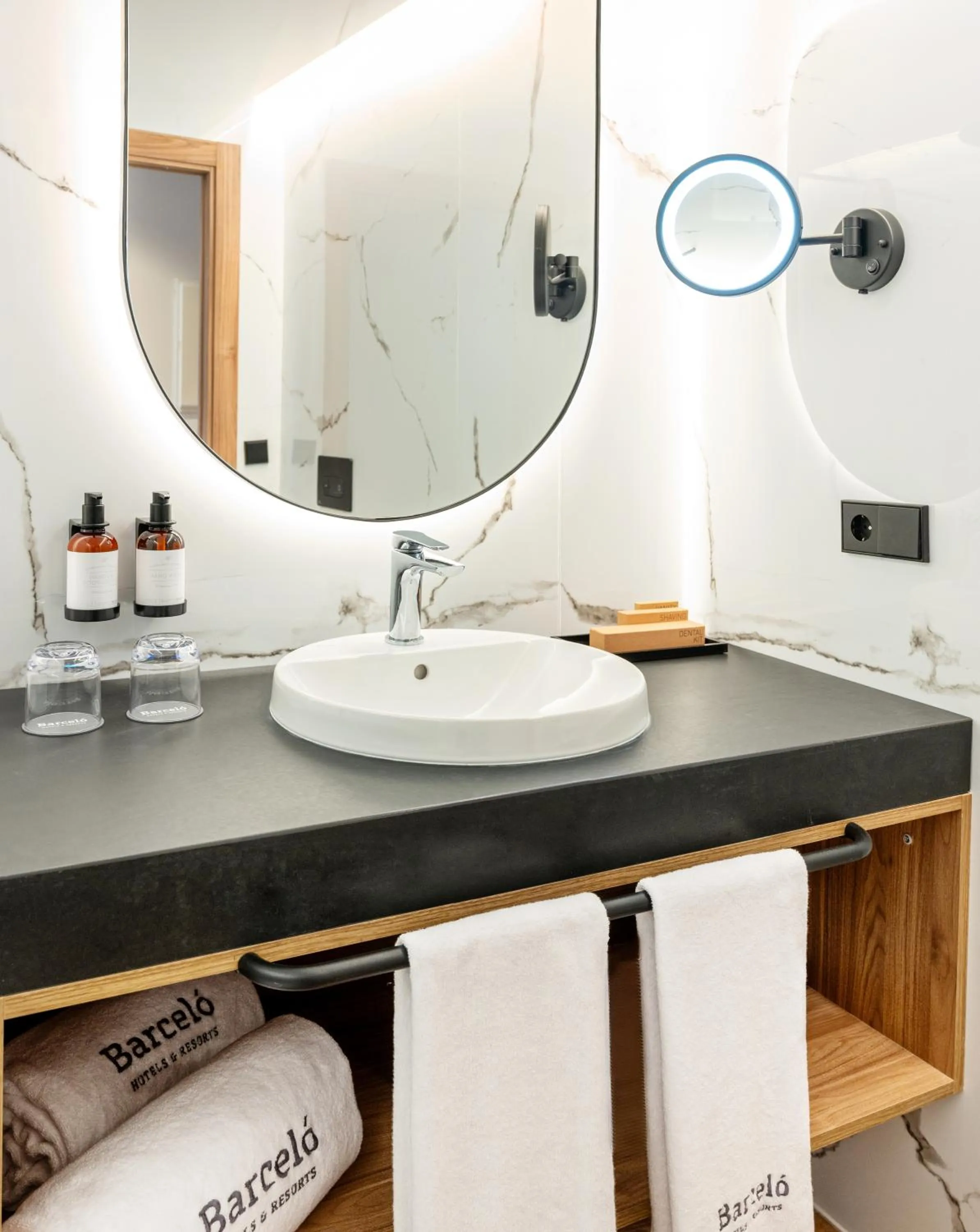 Bathroom in Barceló Santa Cruz Contemporáneo